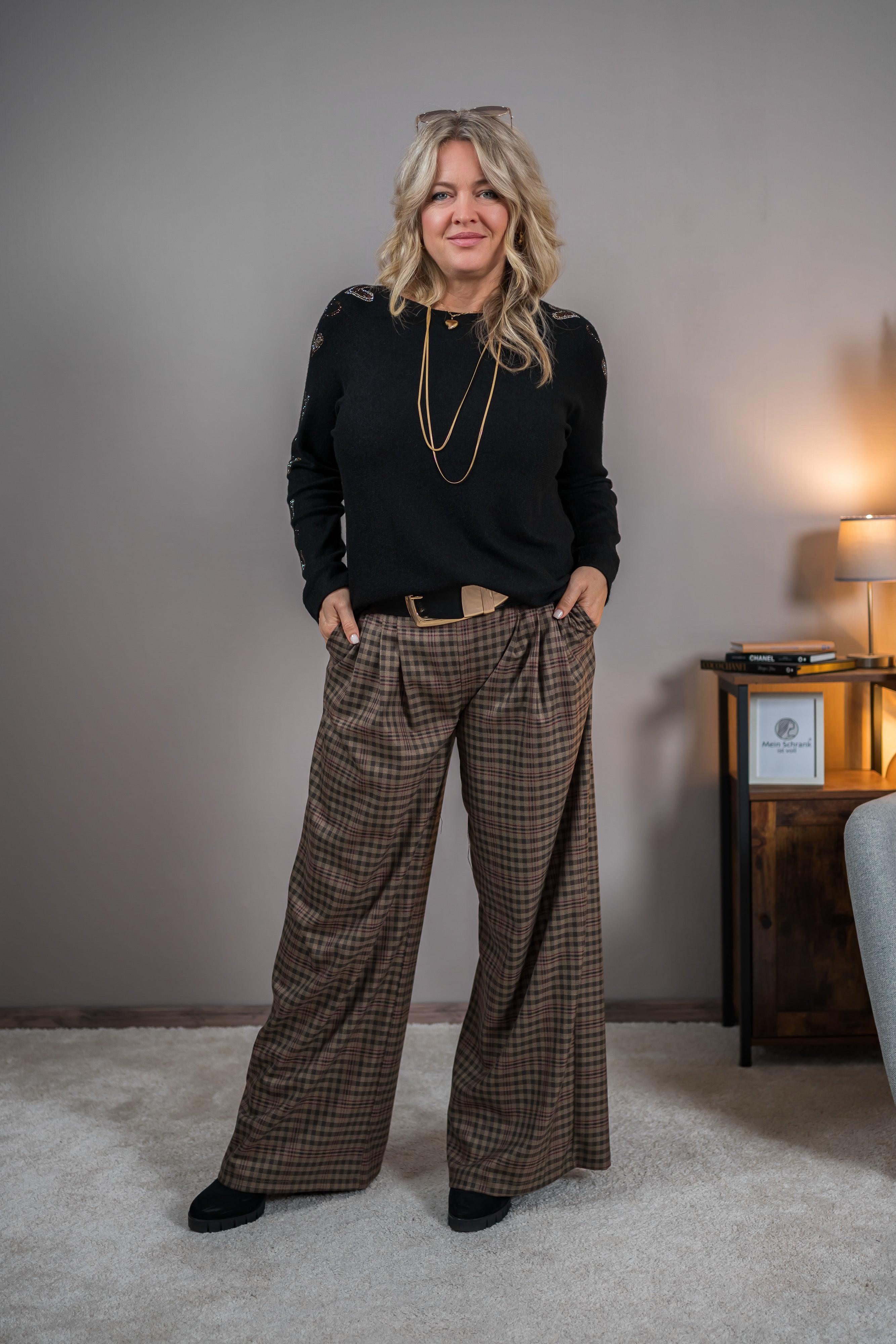 Strickpullover mit Glitzerherzen, schwarz