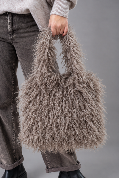 Statement-Tasche "Wild Curly" in Felloptik, taupe