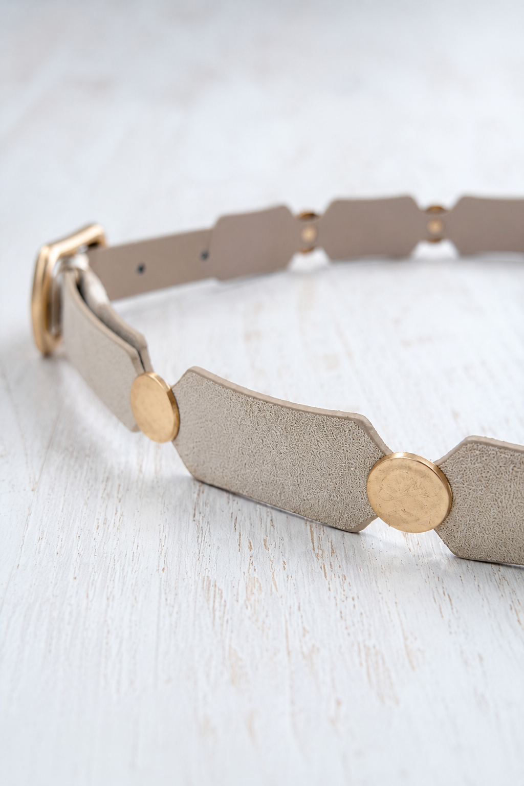Gürtel mit Dekoelementen, beige