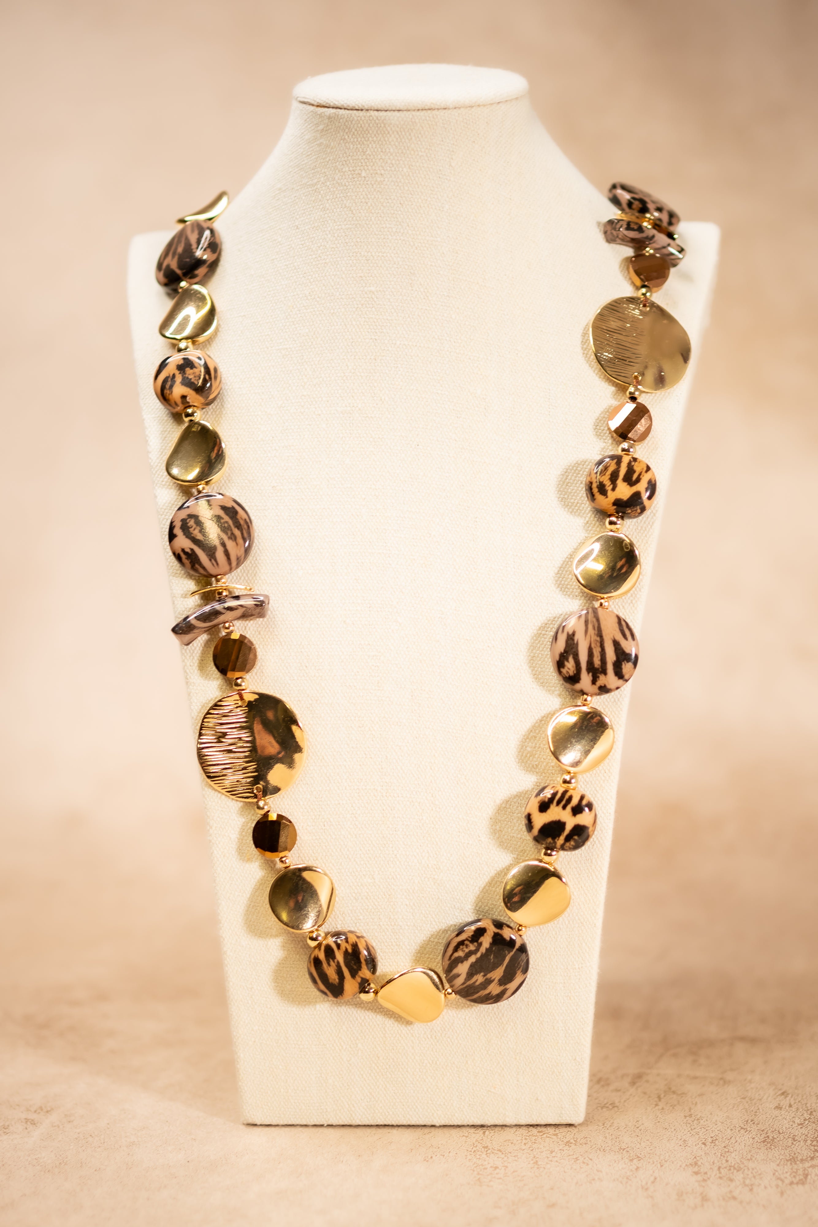 Halskette mit Perlen im Animal-Print