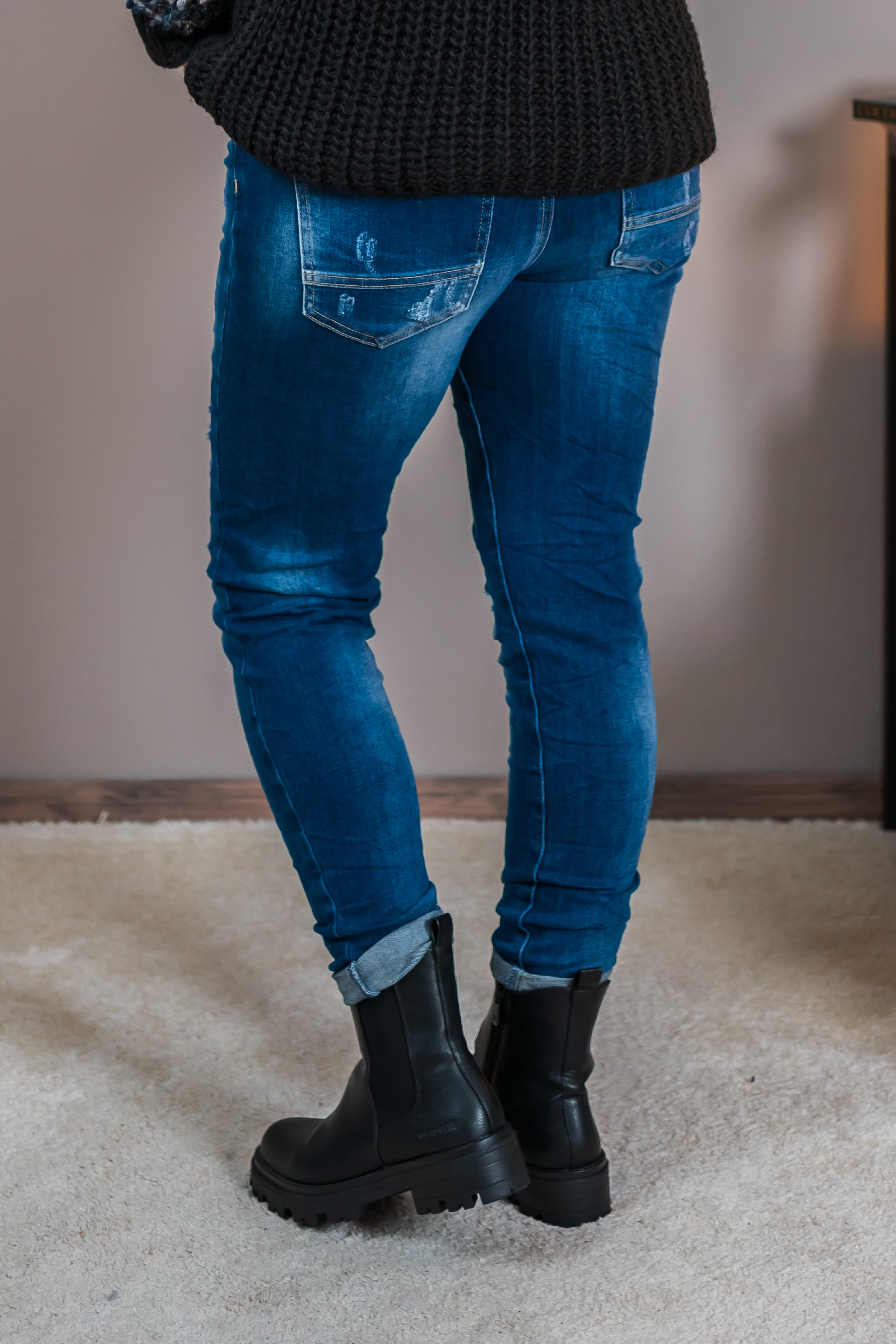 Jeans mit Wasch- und Used-Effekten, mittelblau