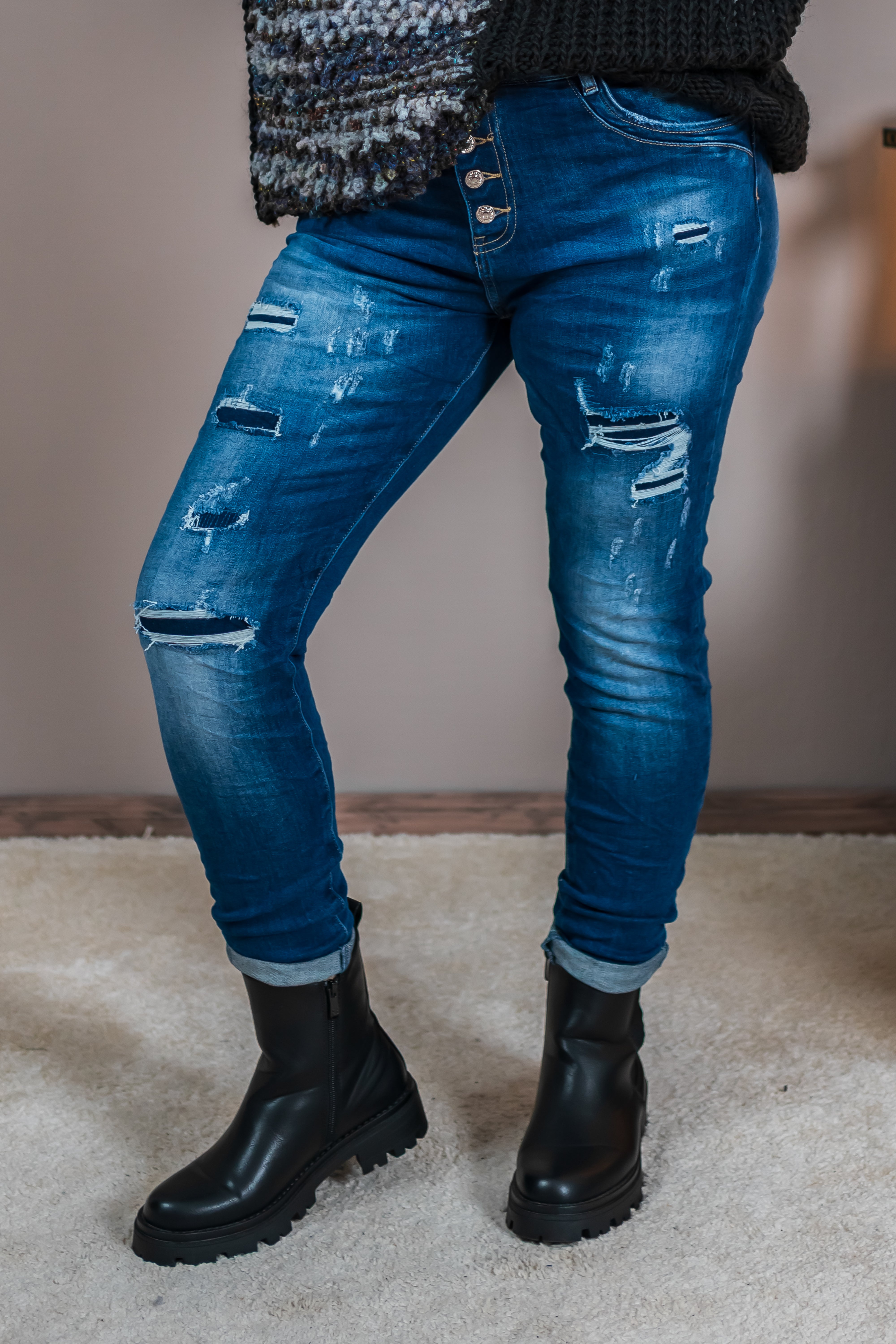 Jeans mit Wasch- und Used-Effekten, mittelblau