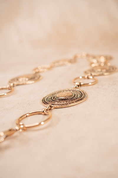 Goldener Kettengürtel im Boho-Stil