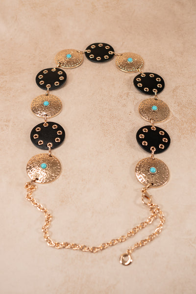 Medaillon-Kettengürtel mit türkisen Steinakzenten im Boho-Stil