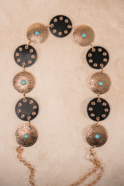 Medaillon-Kettengürtel mit türkisen Steinakzenten im Boho-Stil