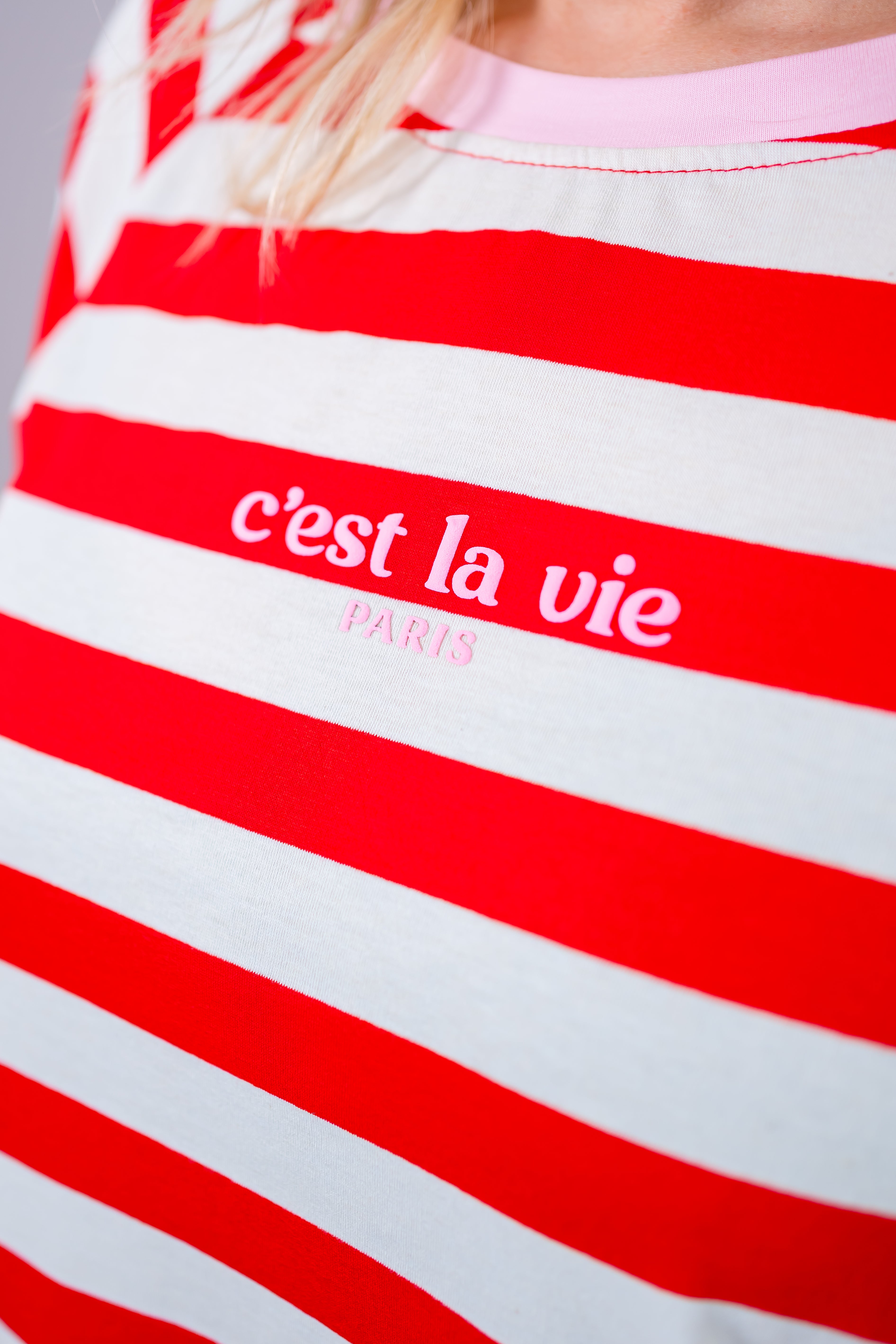 Oversize Shirt im Ringel-Streifen Rot-Creme mit "c'est la vie Paris" Print