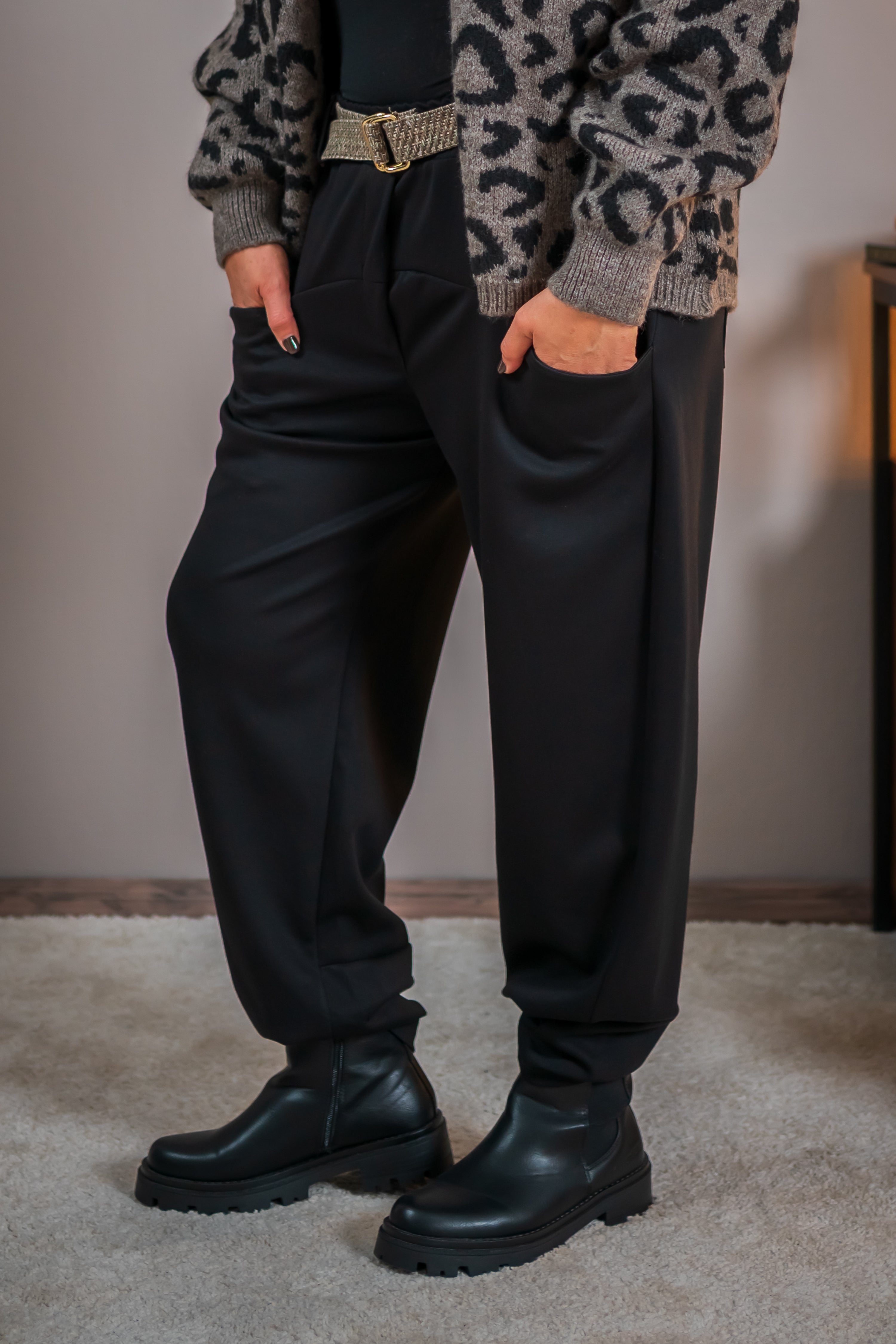 Jerseyhose mit Gürtel, schwarz