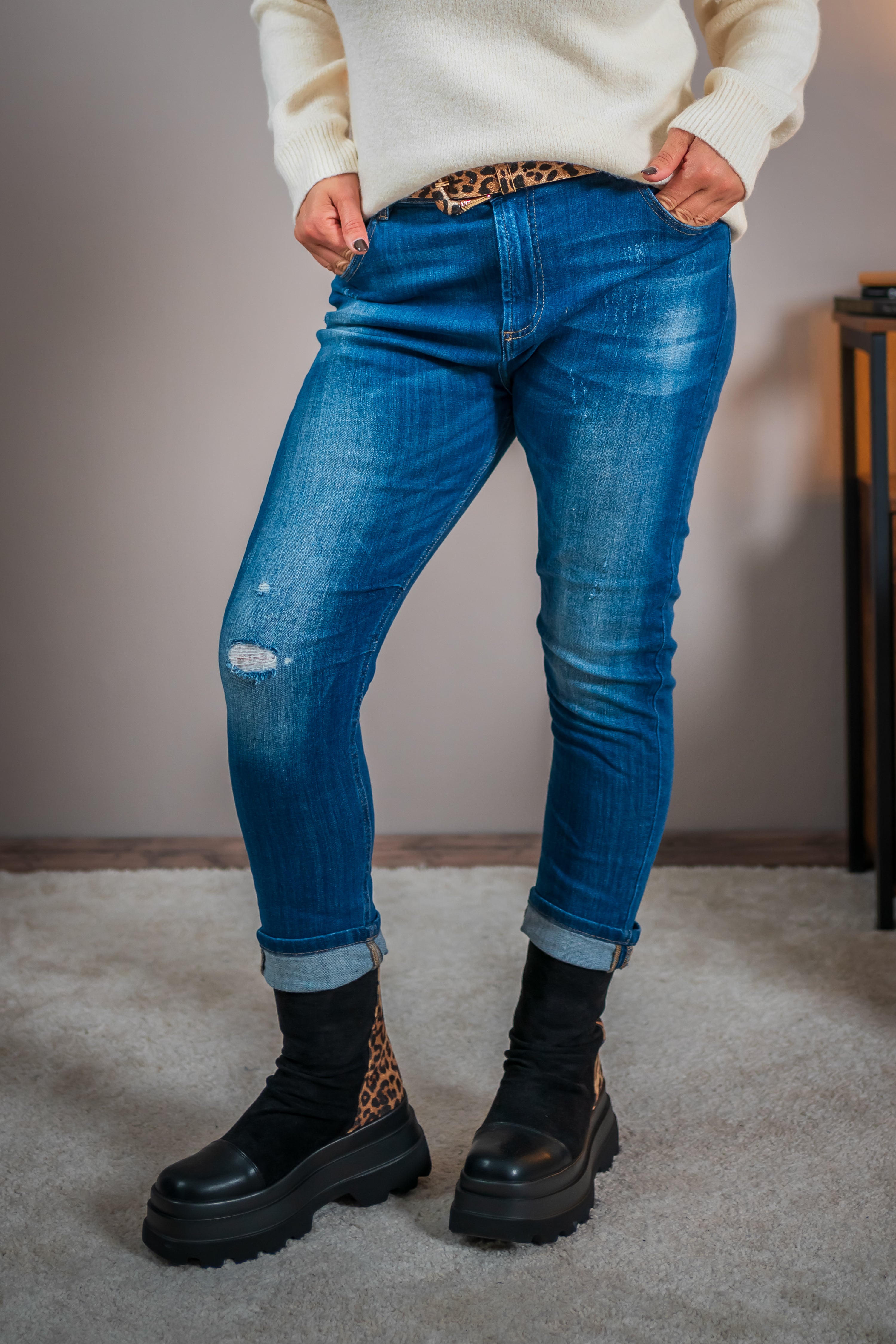 High Waist-Jeans washed Look, mittelblau