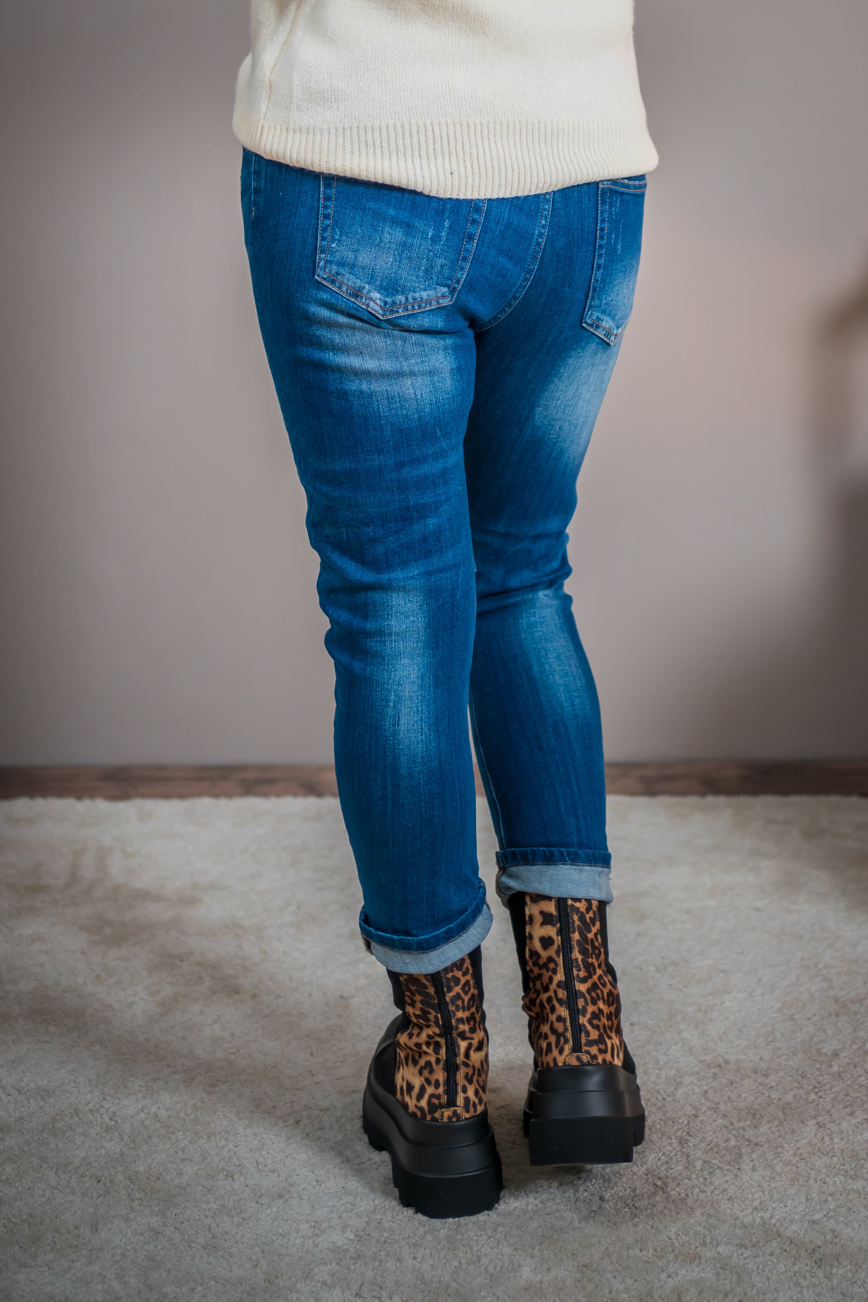 High Waist-Jeans washed Look, mittelblau