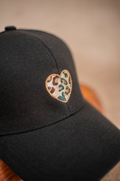 Cap mit Leo-Stickerei