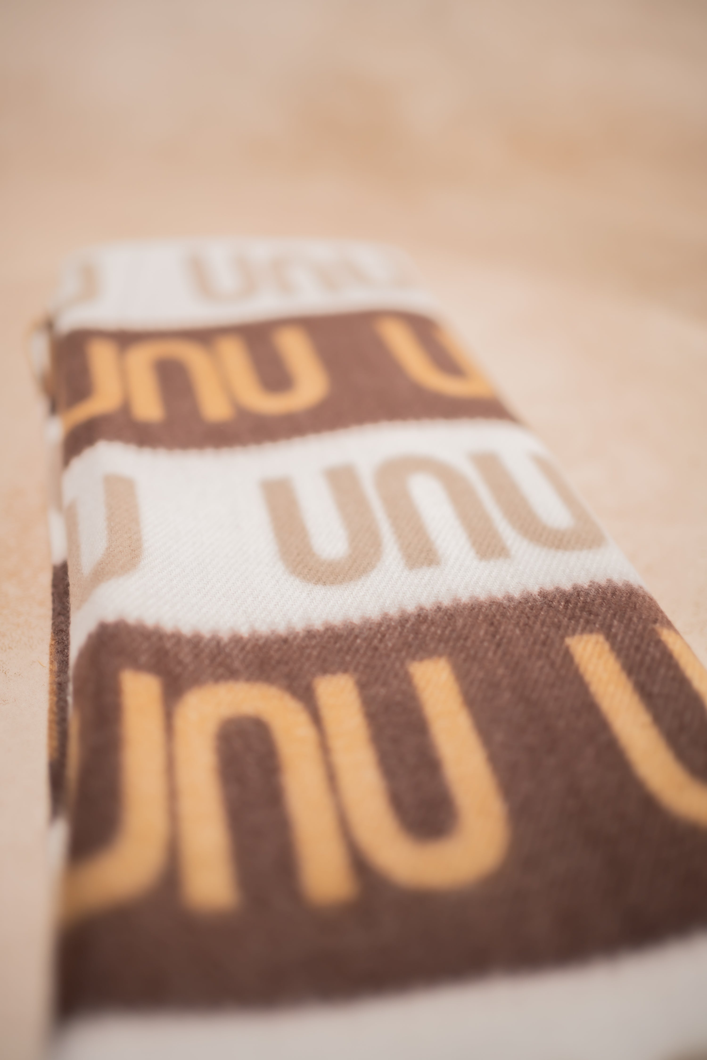 Weicher Schal mit Print, braun