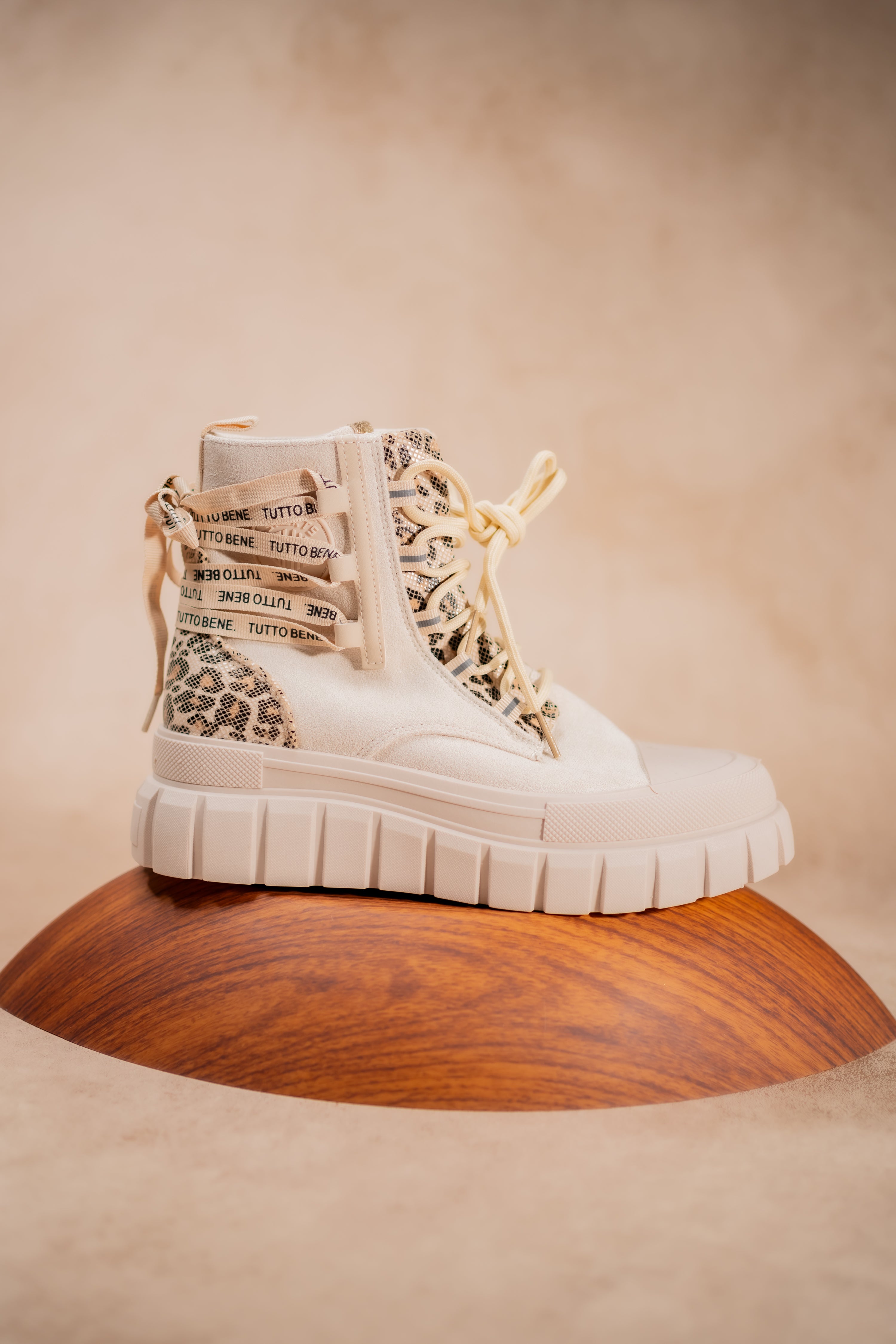 Halbhoher Sneaker mit Reißverschluss, beige