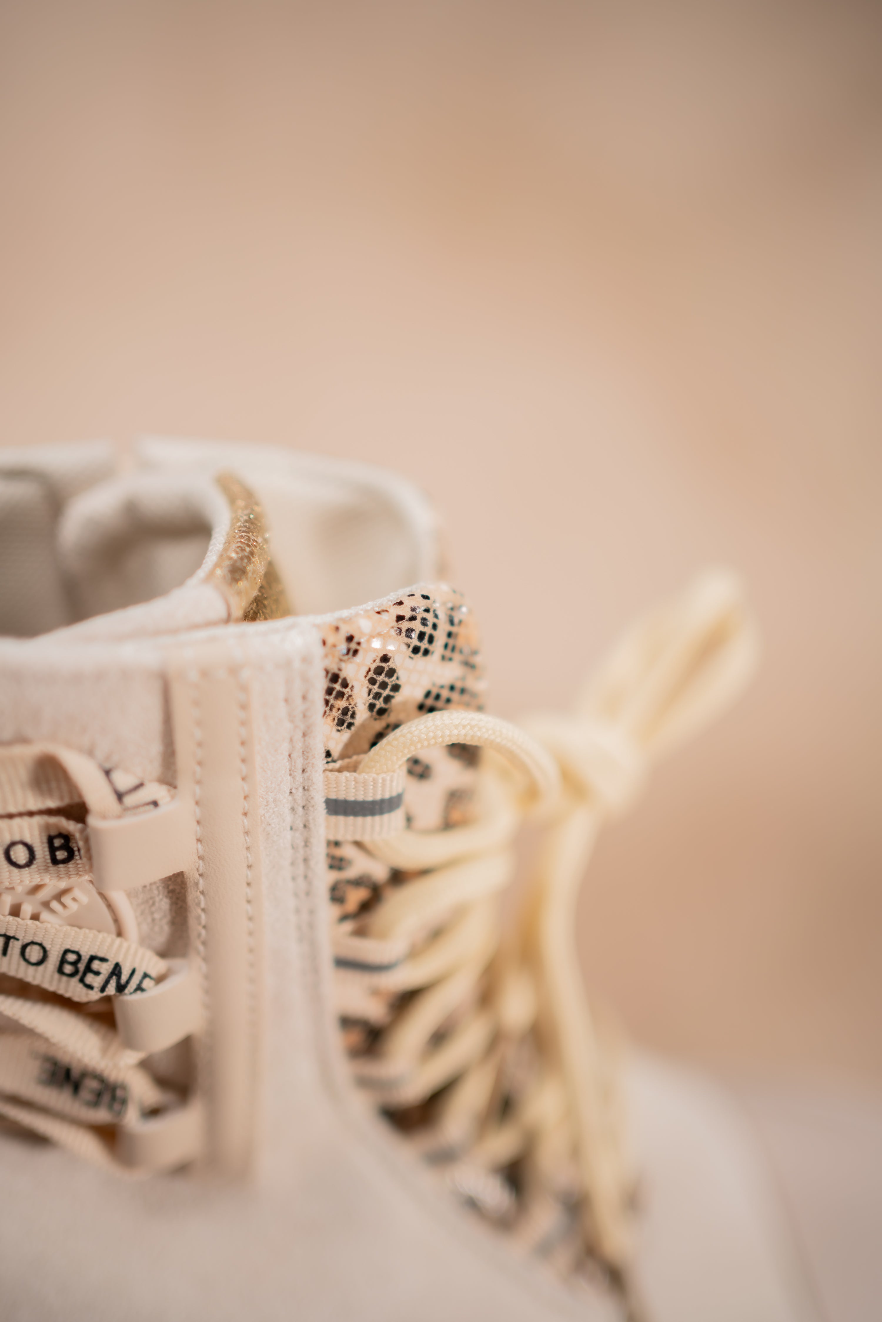 Halbhoher Sneaker mit Reißverschluss, beige