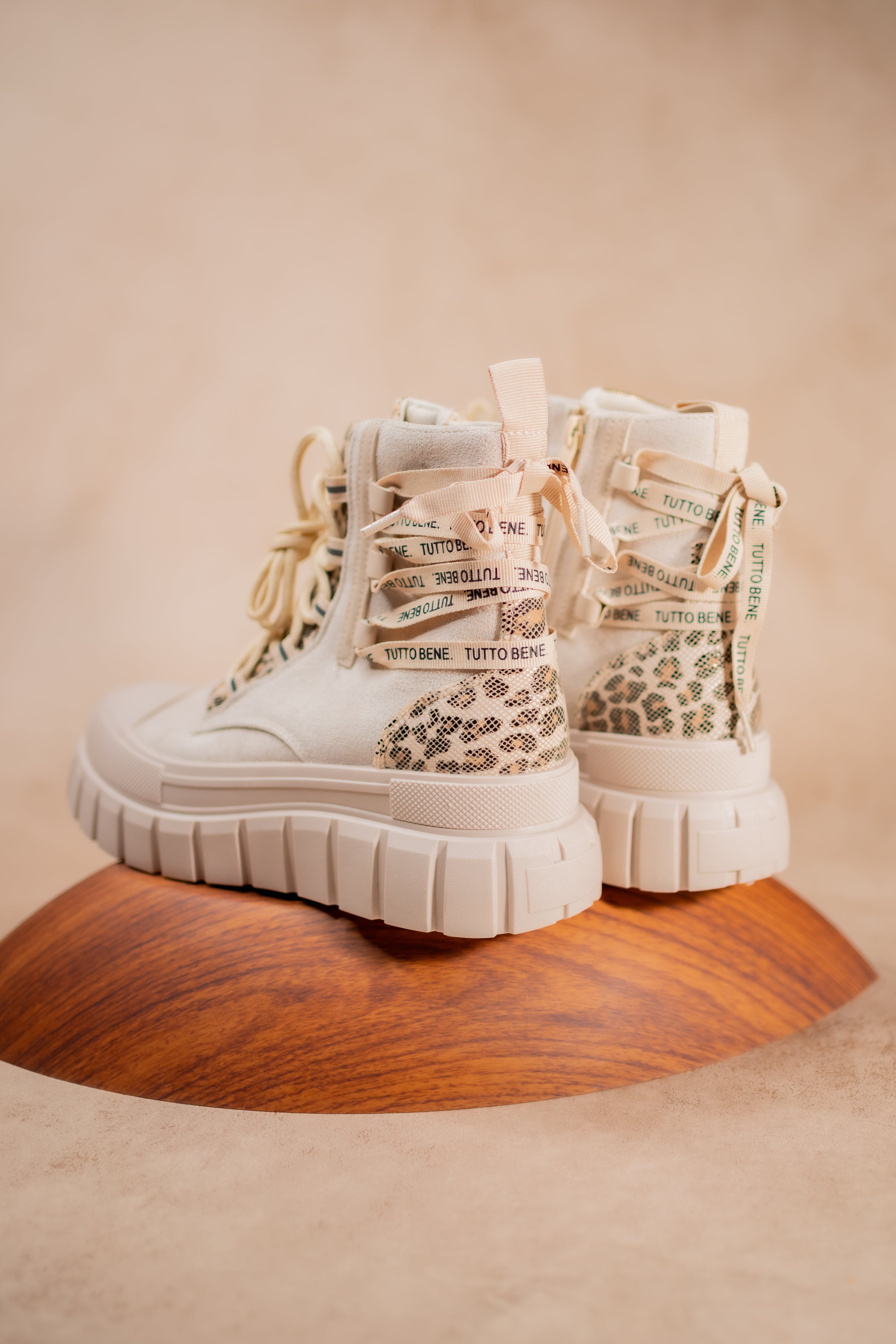 Halbhoher Sneaker mit Reißverschluss, beige