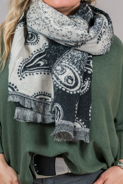 Weicher Schal mit edlem Paisley-Muster, schwarz-creme