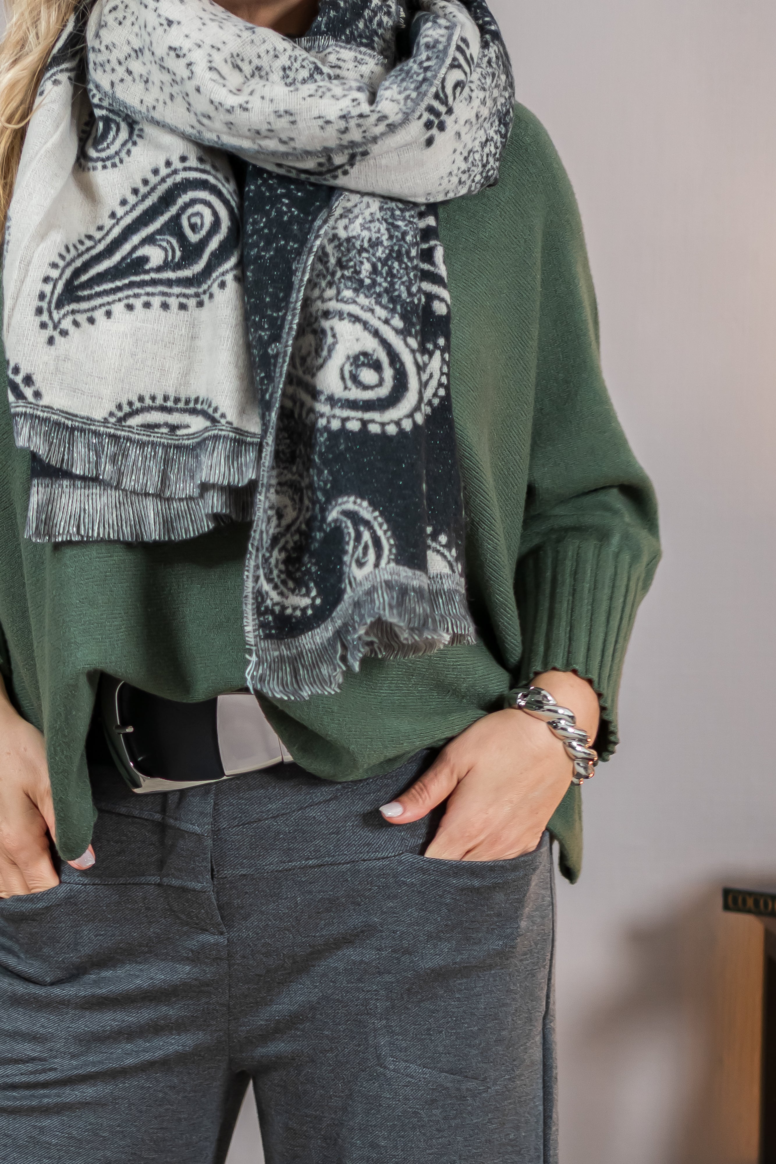 Weicher Schal mit edlem Paisley-Muster, schwarz-creme