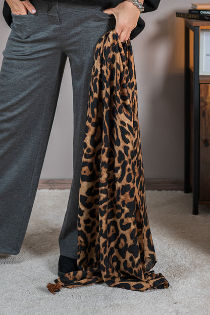 Leichter Schal mit Animalprint, braun