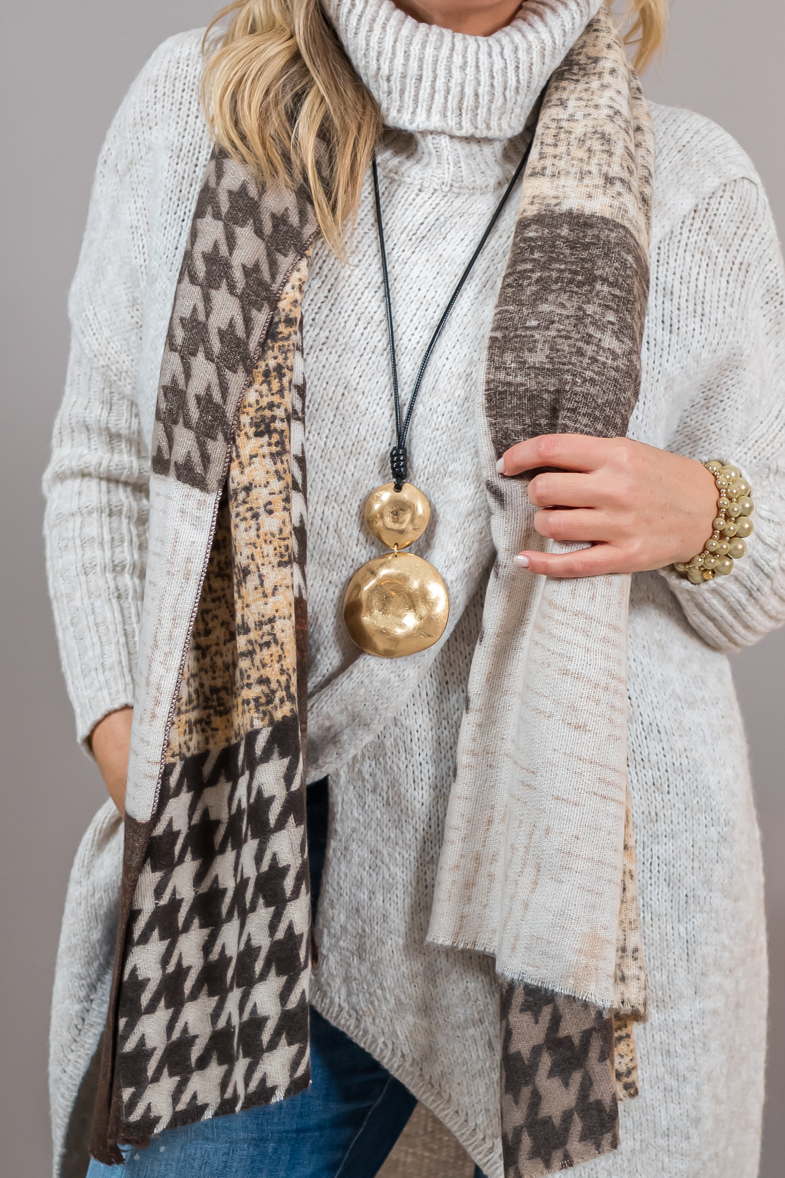 Weicher Schal mit Muster, brauntöne