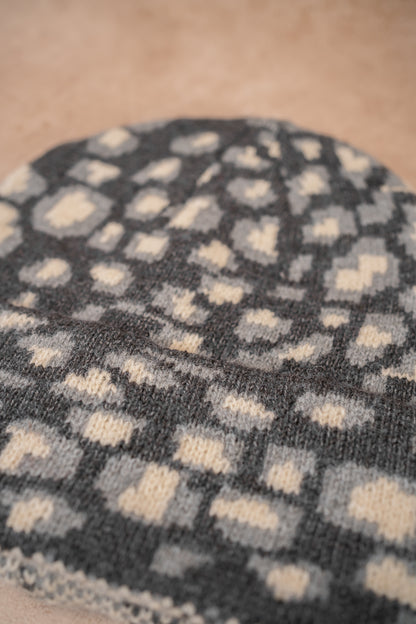 Mütze mit Leo-Muster, grau