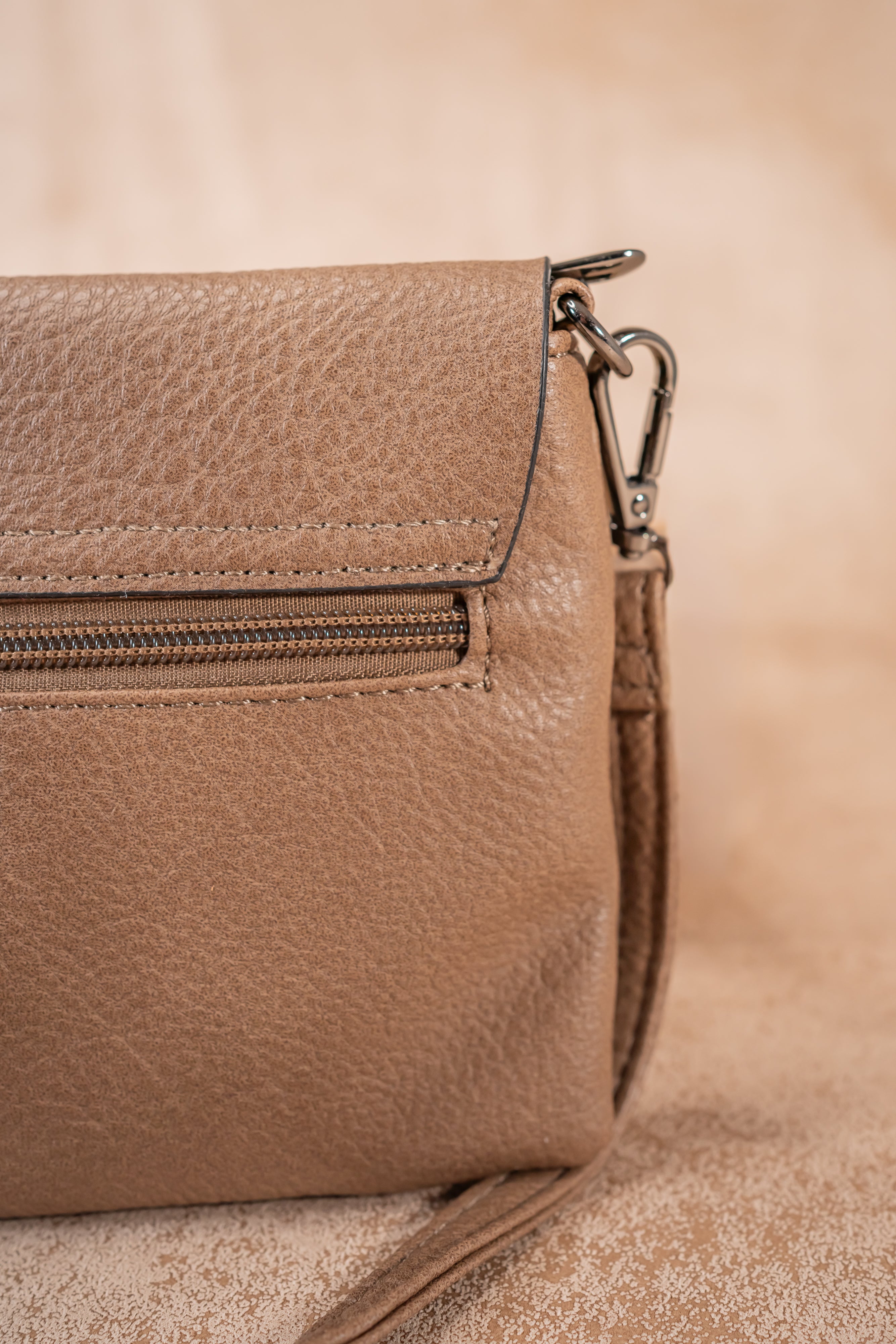 Schmale Umhängetasche, taupe