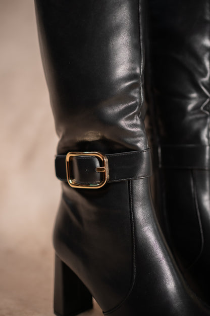 Hohe Stiefel mit Absatz, schwarz