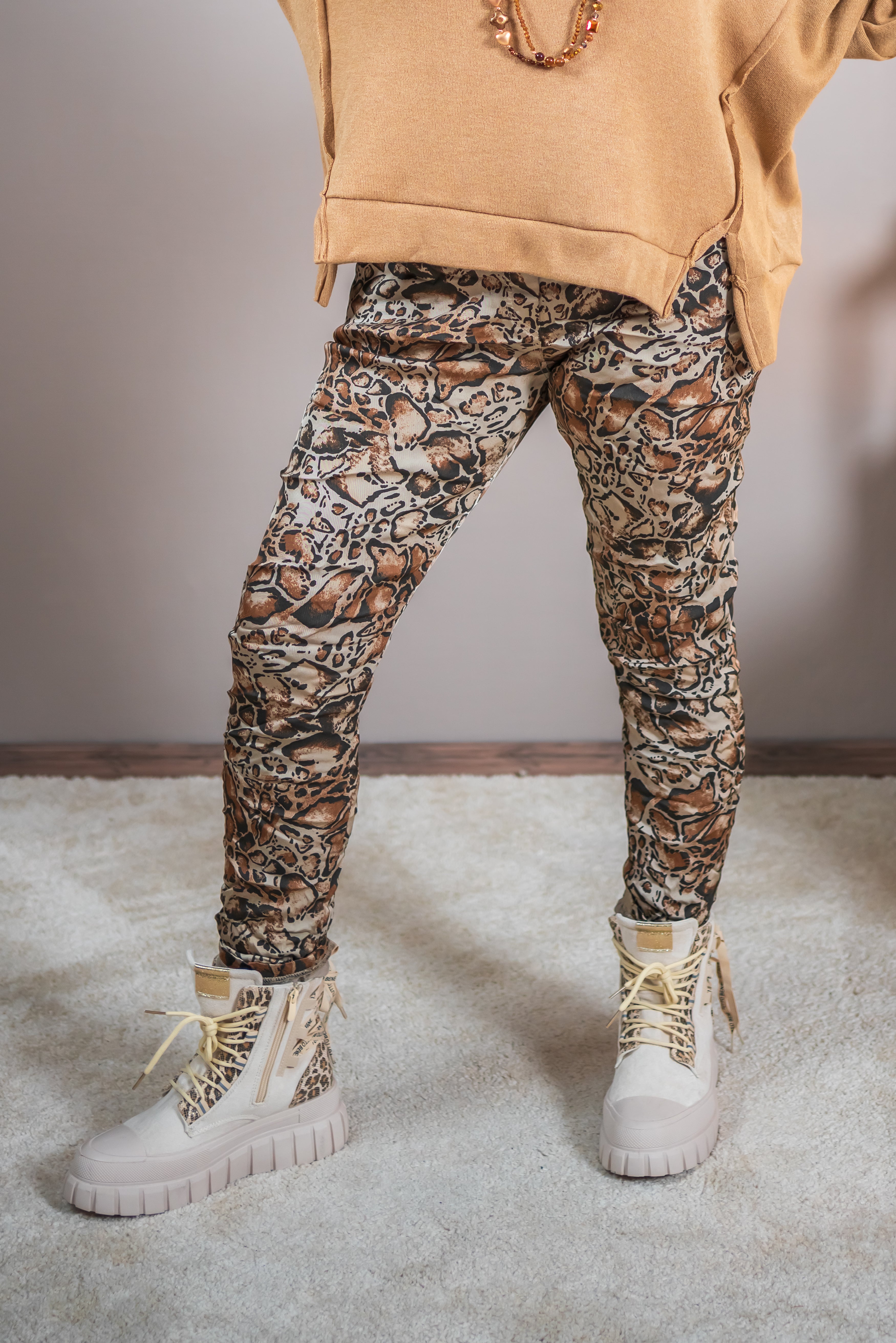 Stretchhose mit Leoprint, brauntöne