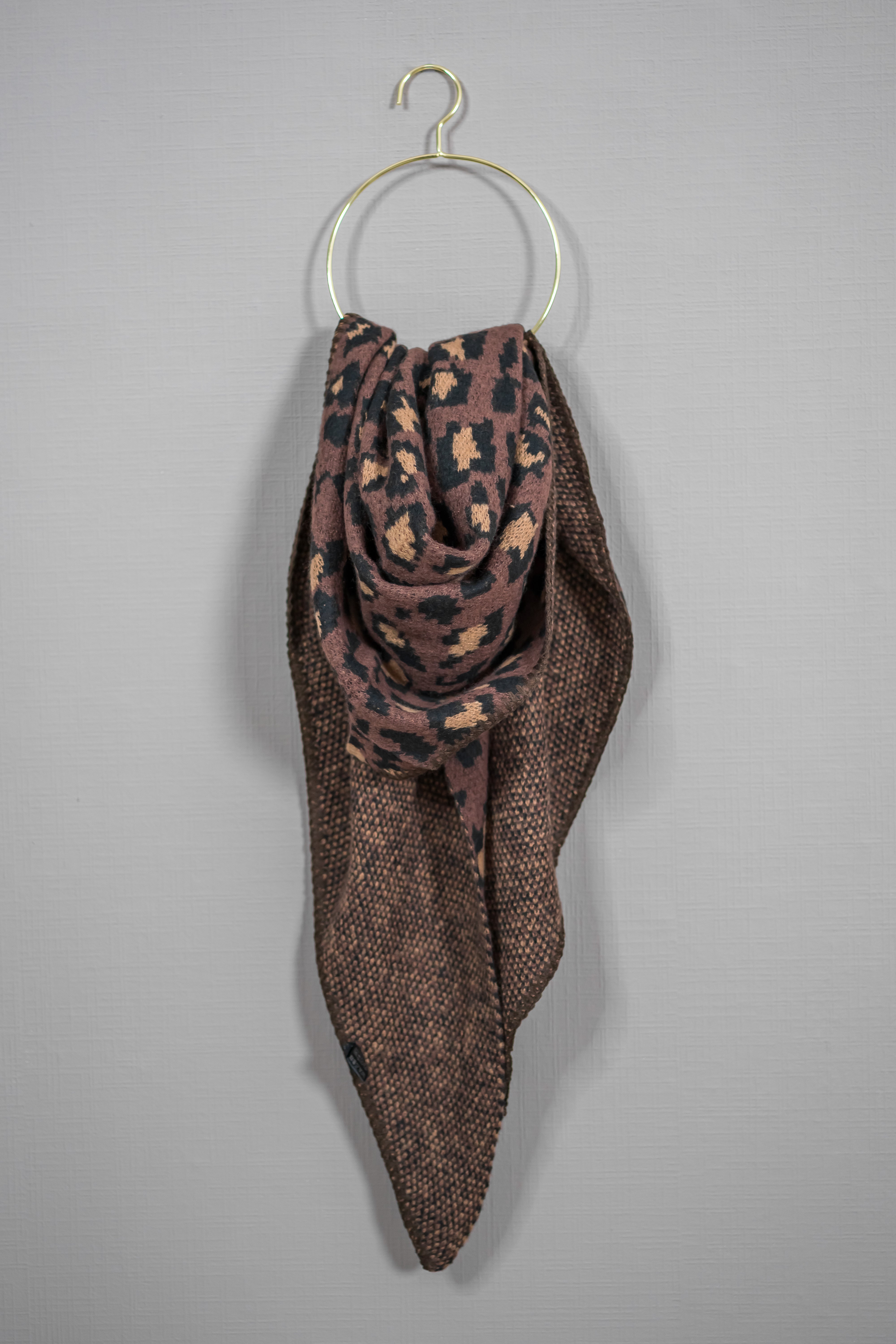 Dreiecksschal mit Leo-Print