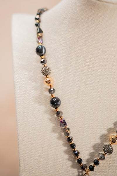 Halskette mit Anhänger, schwarz-gold