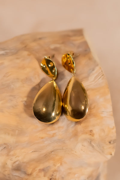 Ohrringe mit Tropfen, vergoldet