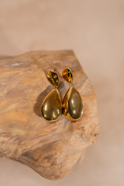 Ohrringe mit Tropfen, vergoldet
