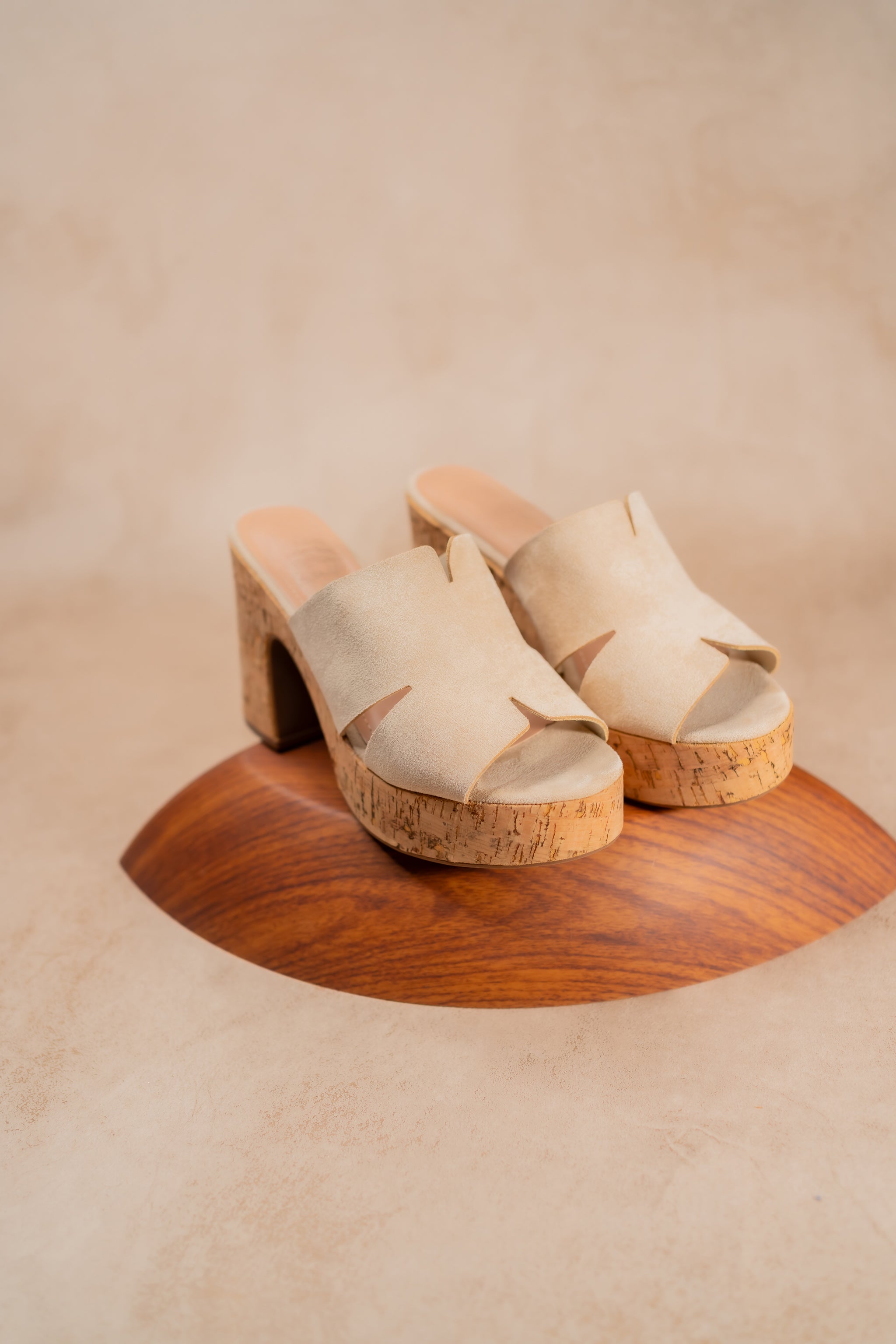 Plateau-Sandale mit Absatz, Beige