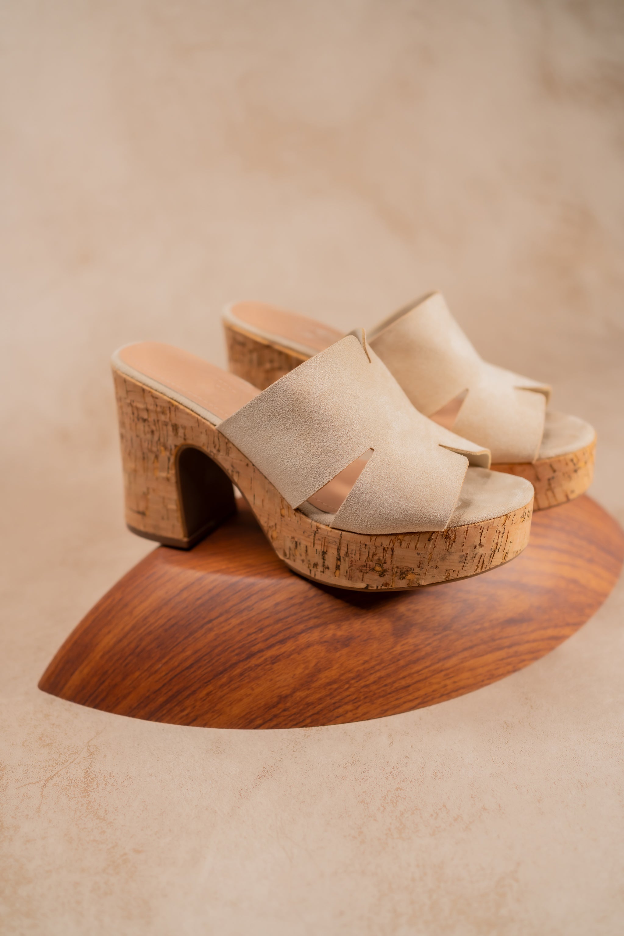 Plateau-Sandale mit Absatz, Beige