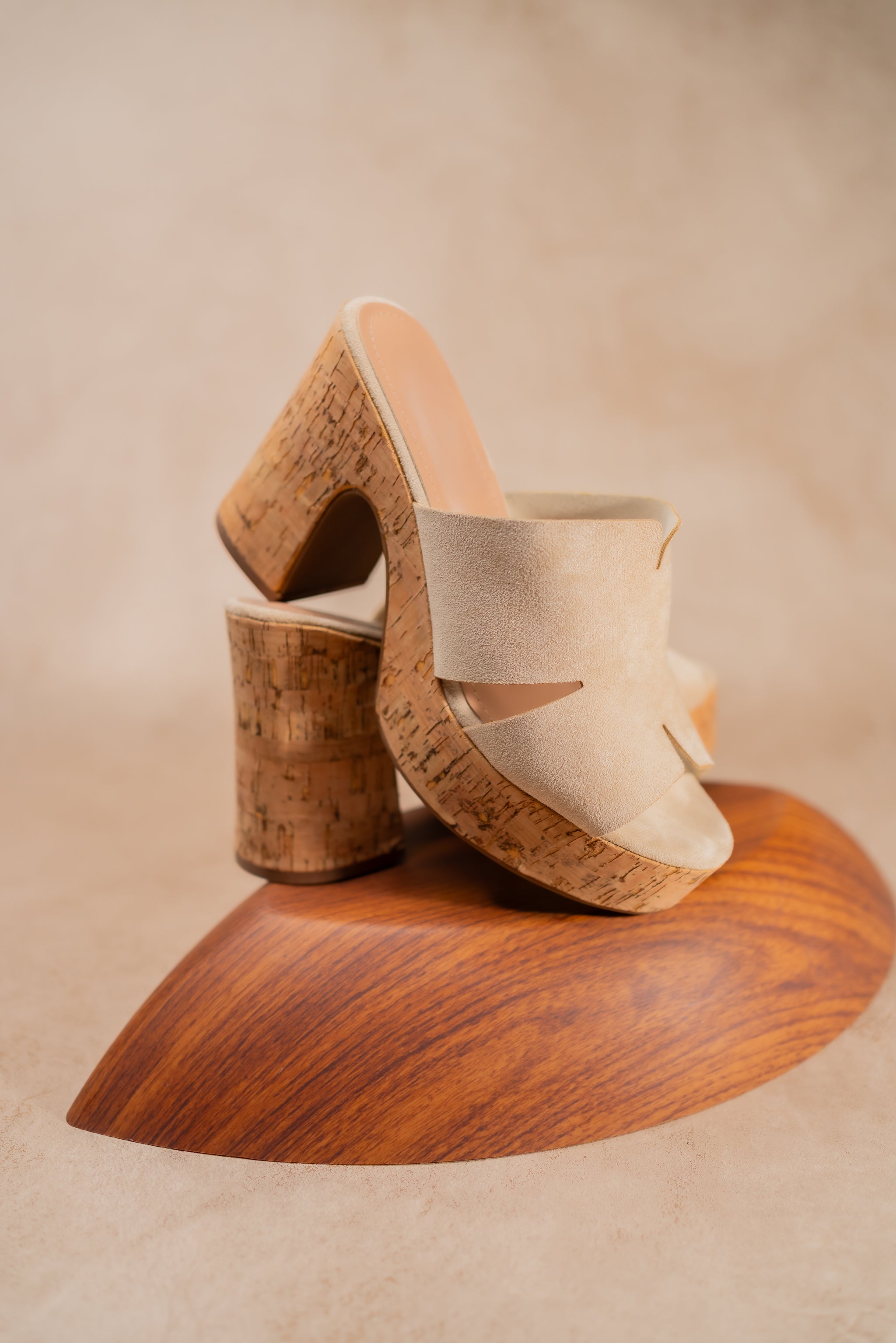 Plateau-Sandale mit Absatz, Beige