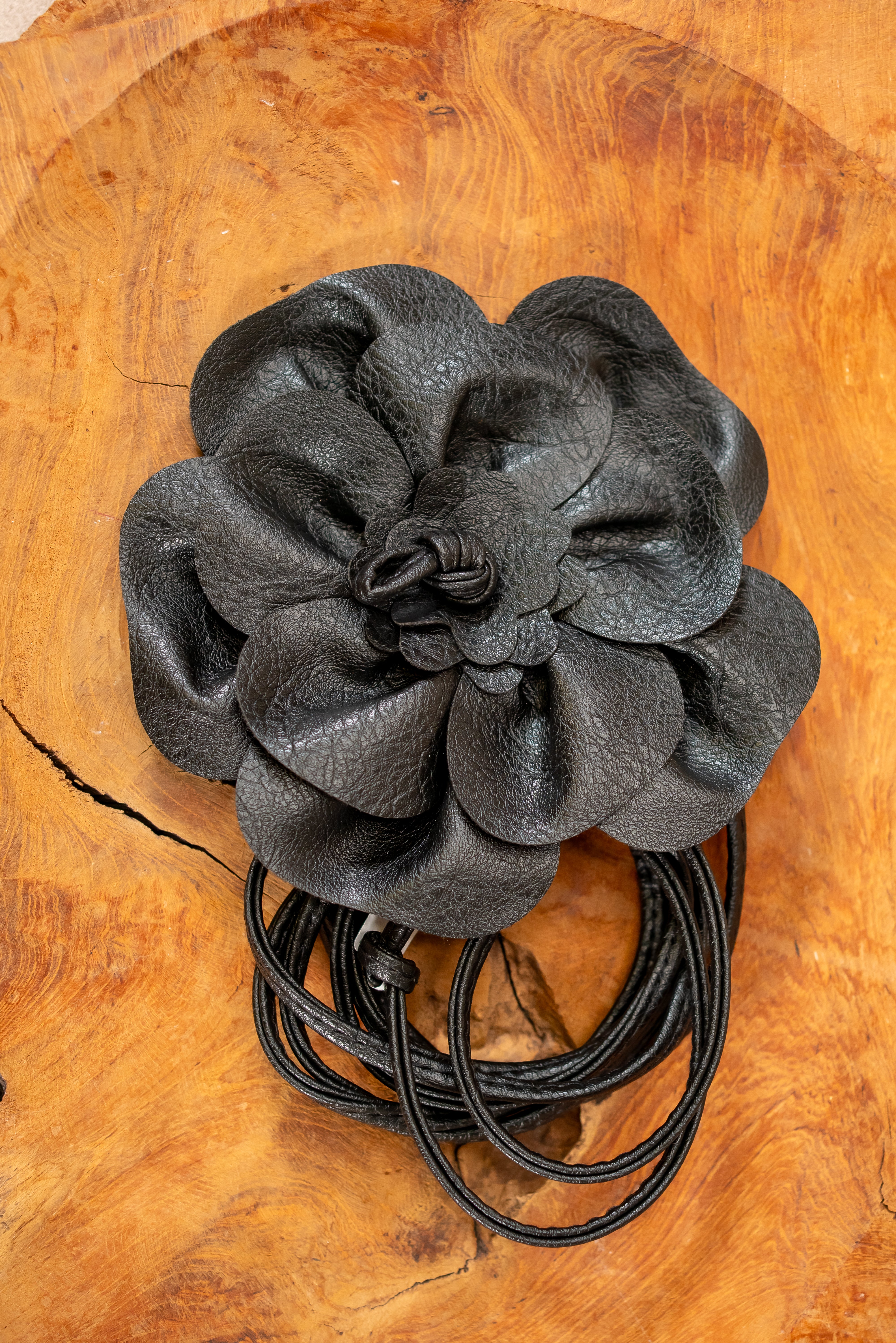 Bindgürtel mit 3D-Blüte, schwarz