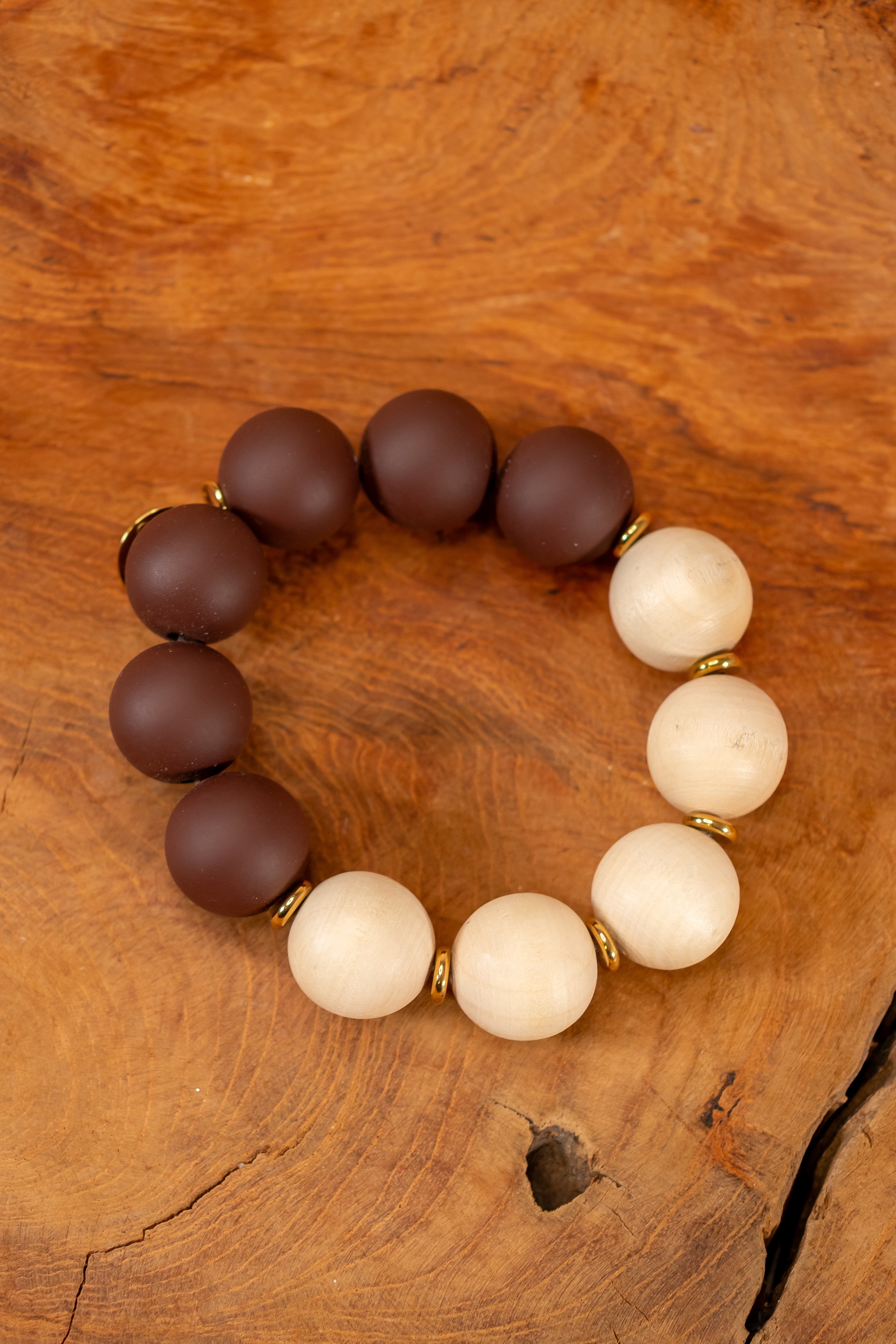 Perlenarmband aus Holzperlen