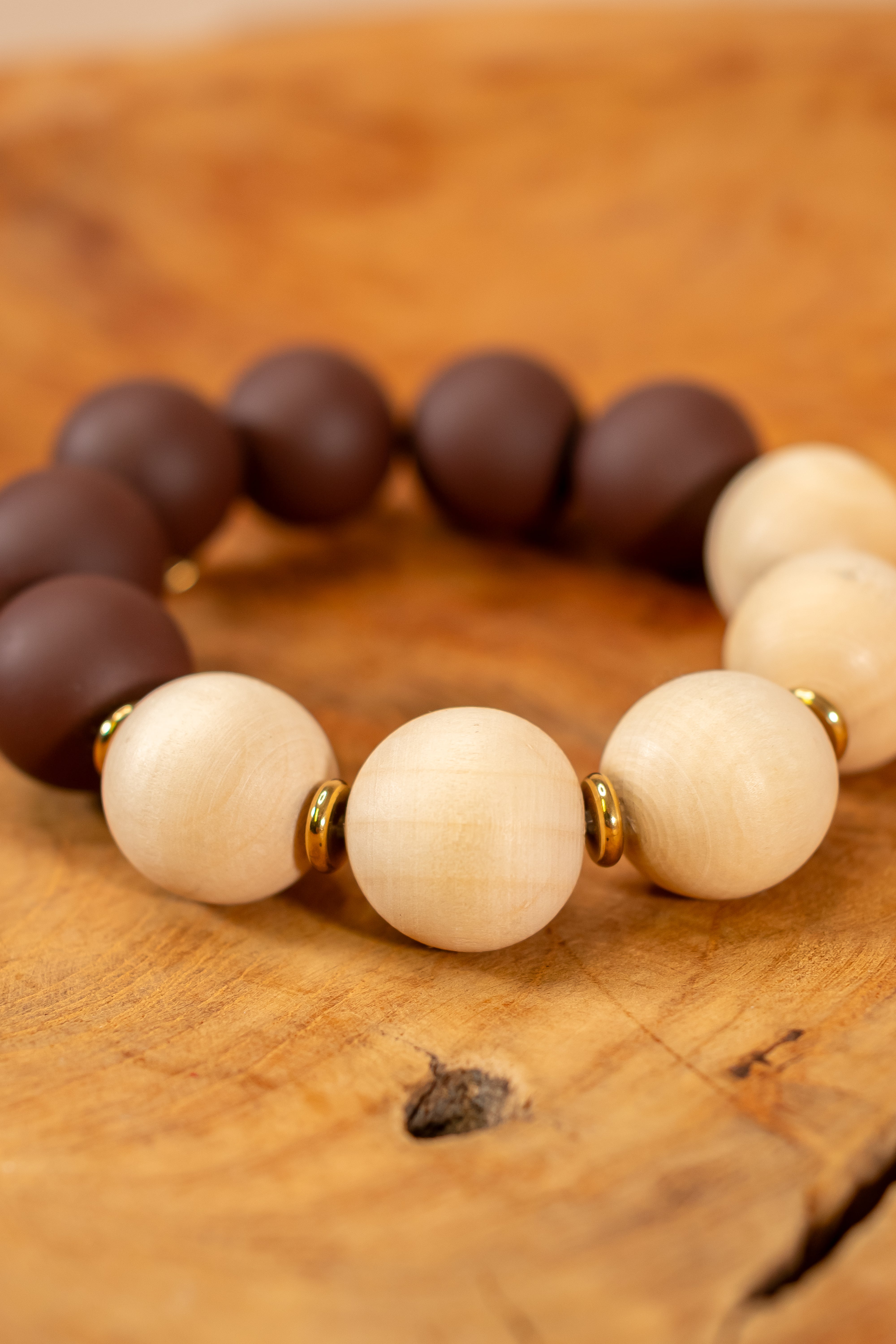 Perlenarmband aus Holzperlen