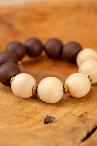 Perlenarmband aus Holzperlen