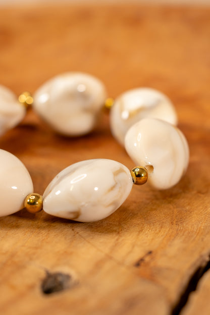 Perlenarmband in Marmoroptik