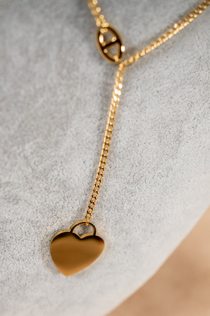 Elegante Kette mit Liebesanhänger