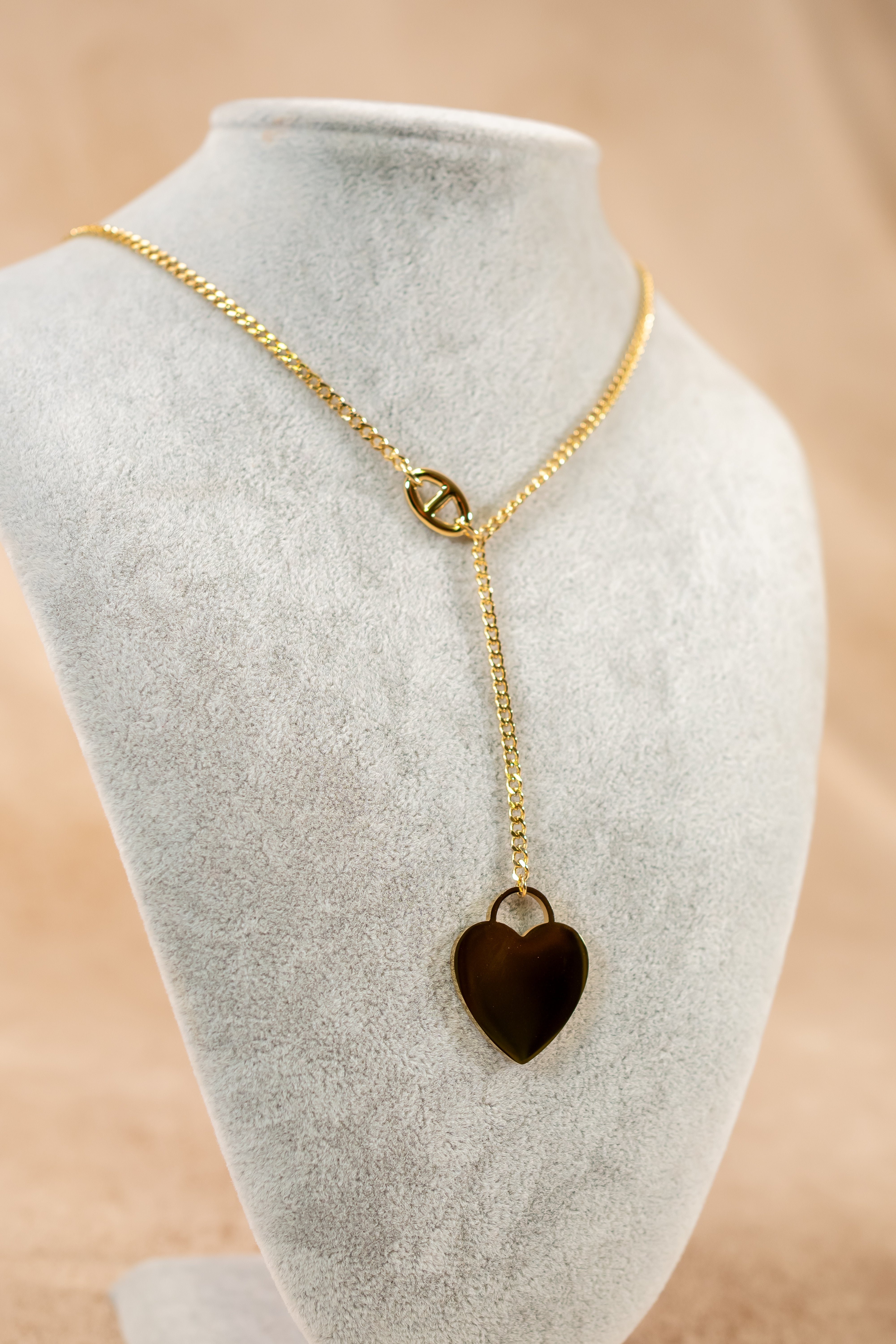 Elegante Kette mit Liebesanhänger