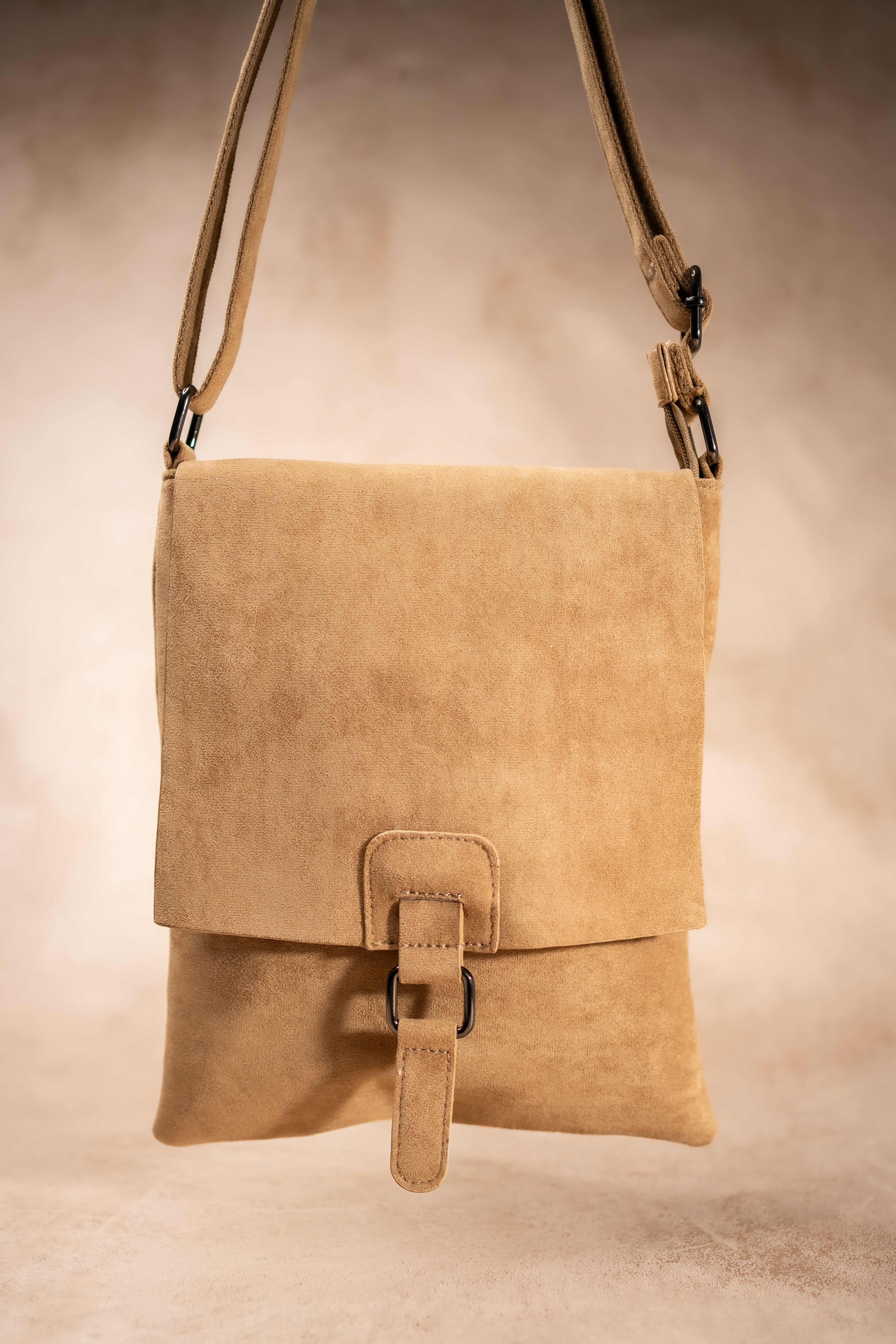 Crossbody-Tasche in Veloursleder-Optik