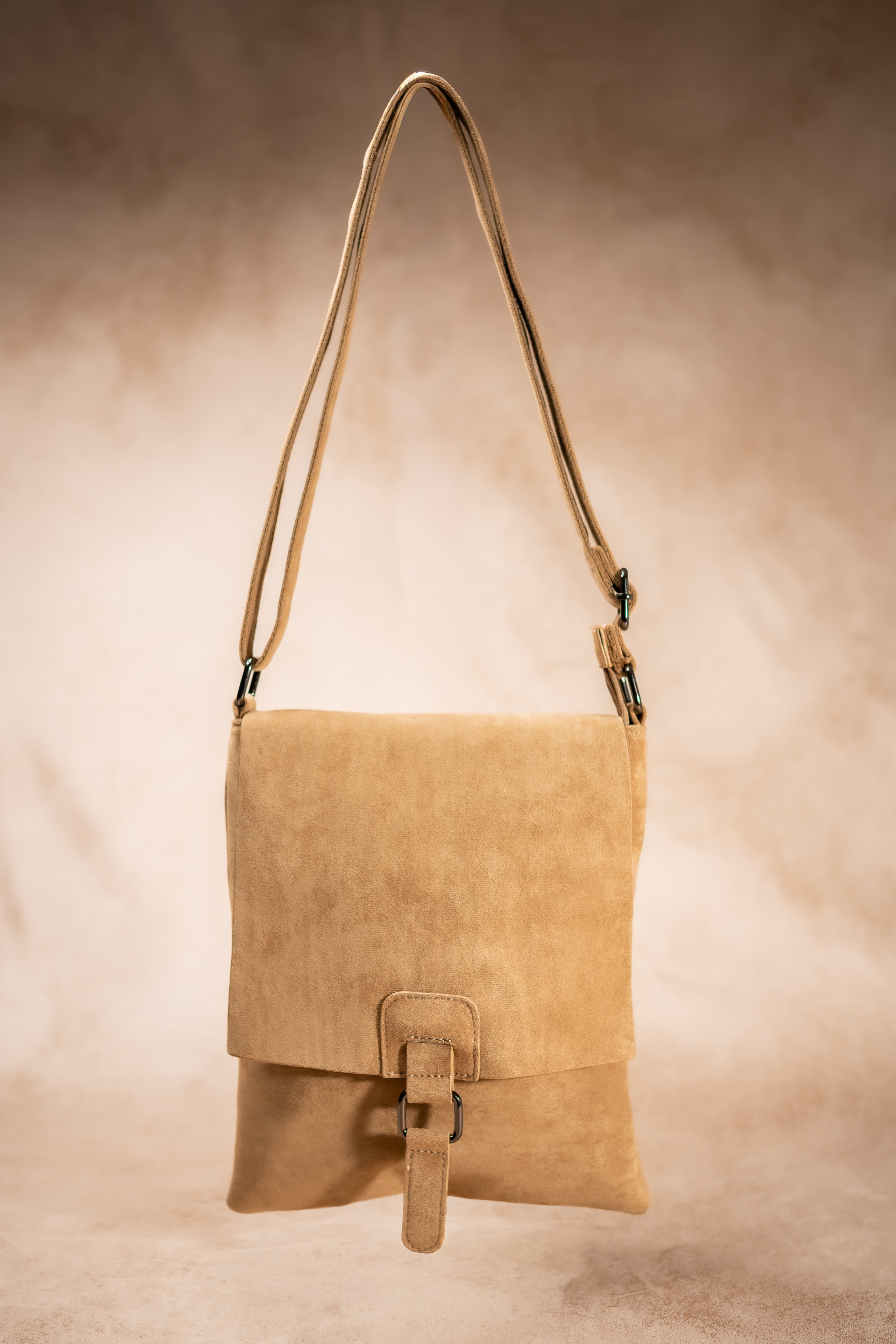Crossbody-Tasche in Veloursleder-Optik
