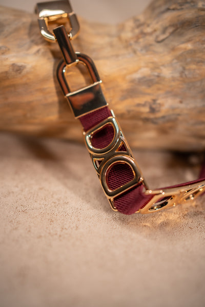 Elastischer Gürtel mit Metall-Details, bordeaux