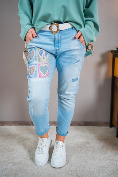 Jeans mit Patches und Schriftzug, hellblau