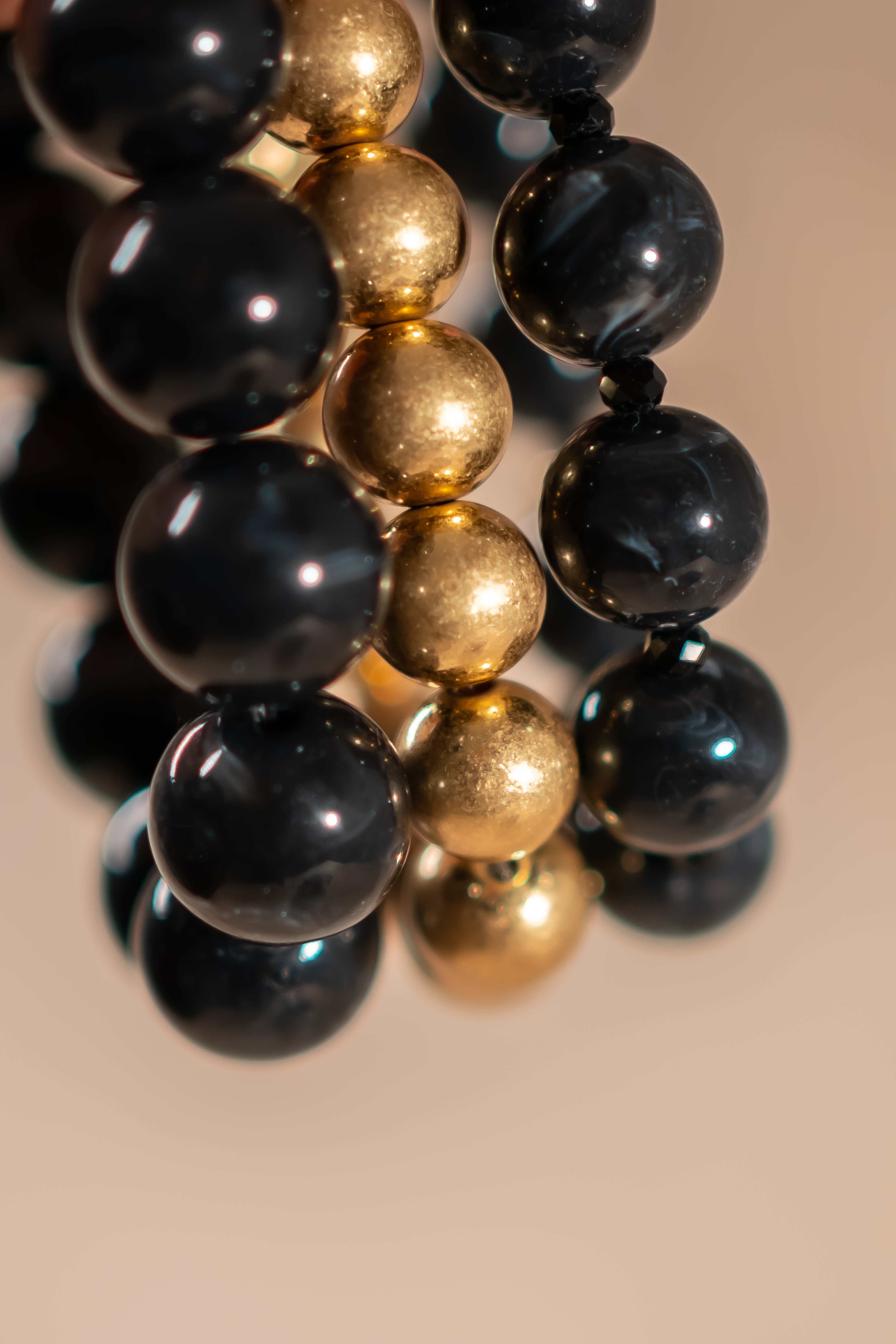 Armband-Set mit Perlen, schwarz-gold