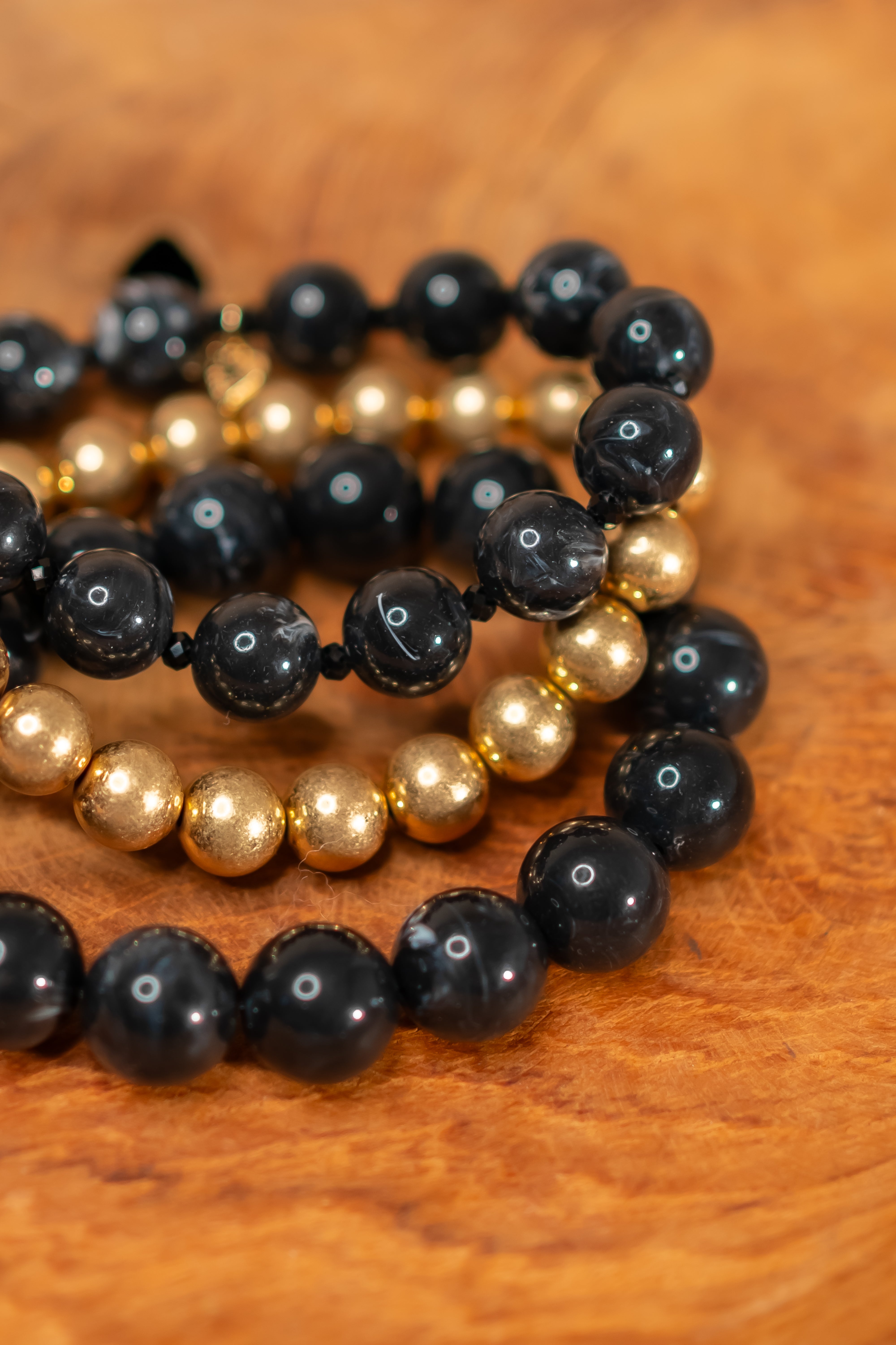 Armband-Set mit Perlen, schwarz-gold