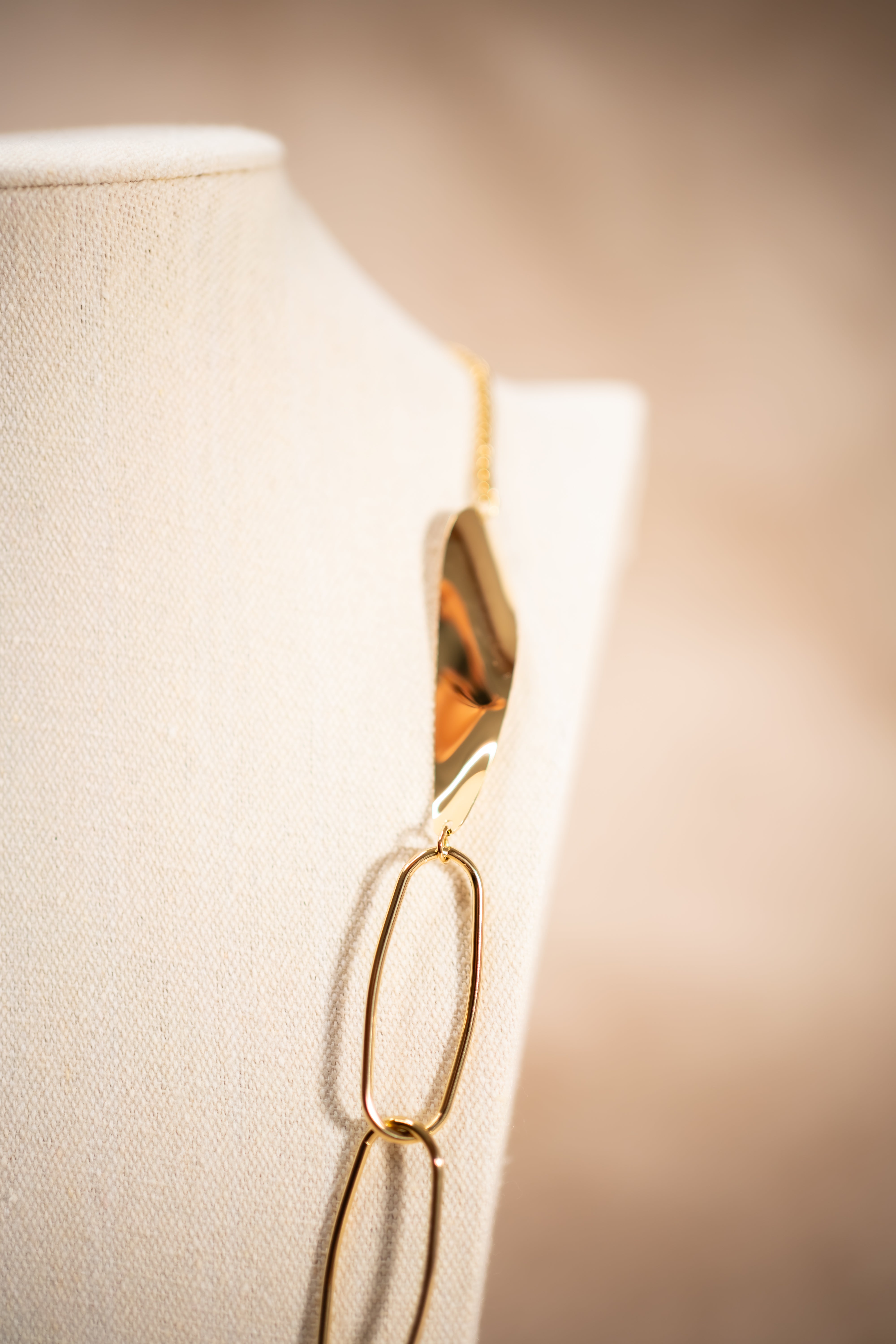 Lange Statement-Kette in glänzender Goldoptik