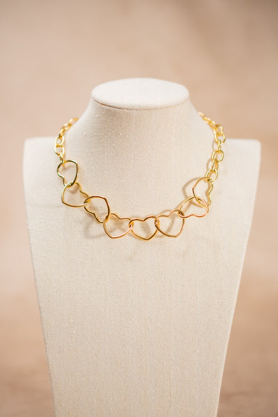 Elegante Kette mit Herzen