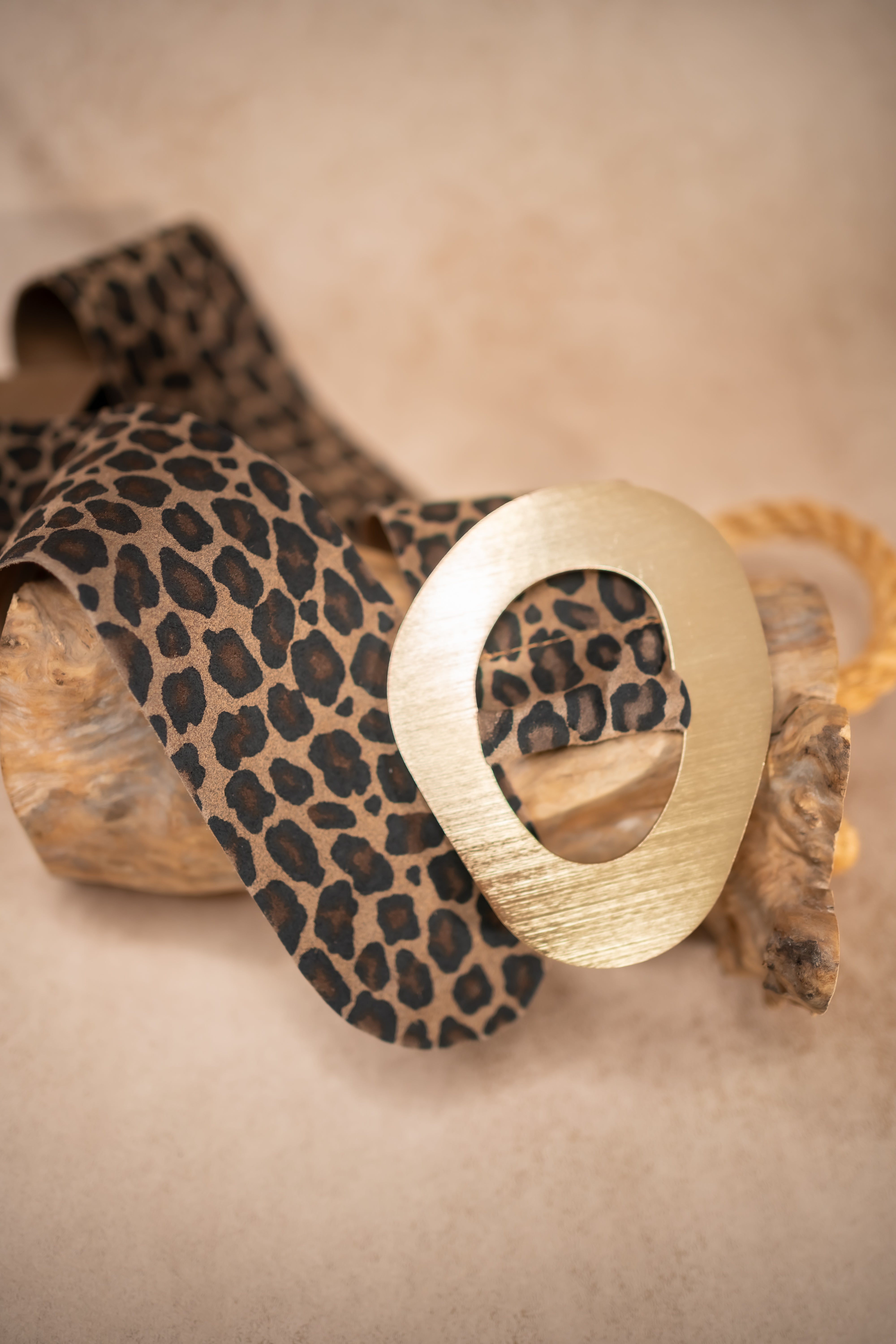 Ledergürtel Leopard mit Goldschnalle