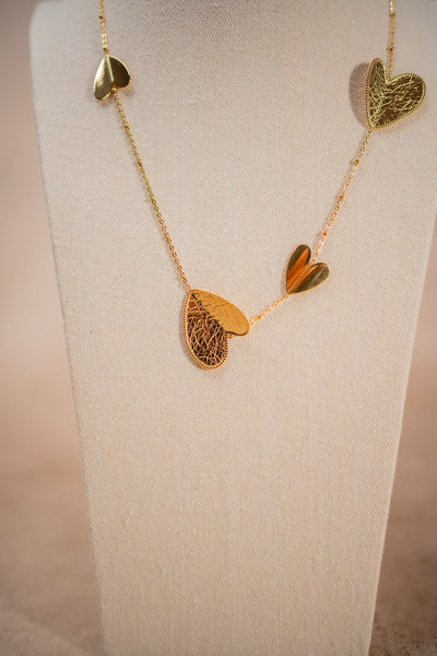 Halskette mit Herzen, gold